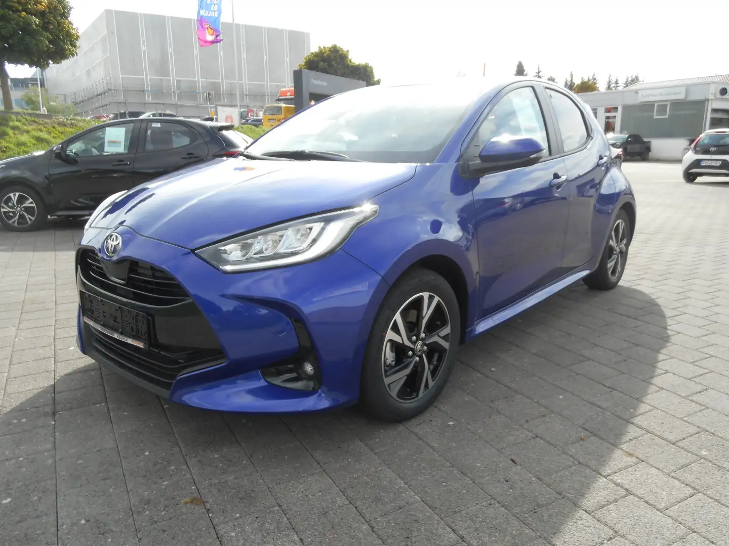 Toyota Yaris Hybrid Teamp 1,99%Comfort-Paket LED Sitzheiz LH Blauw - 1