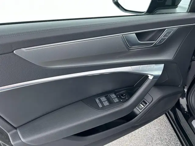 Audi A6 view 11