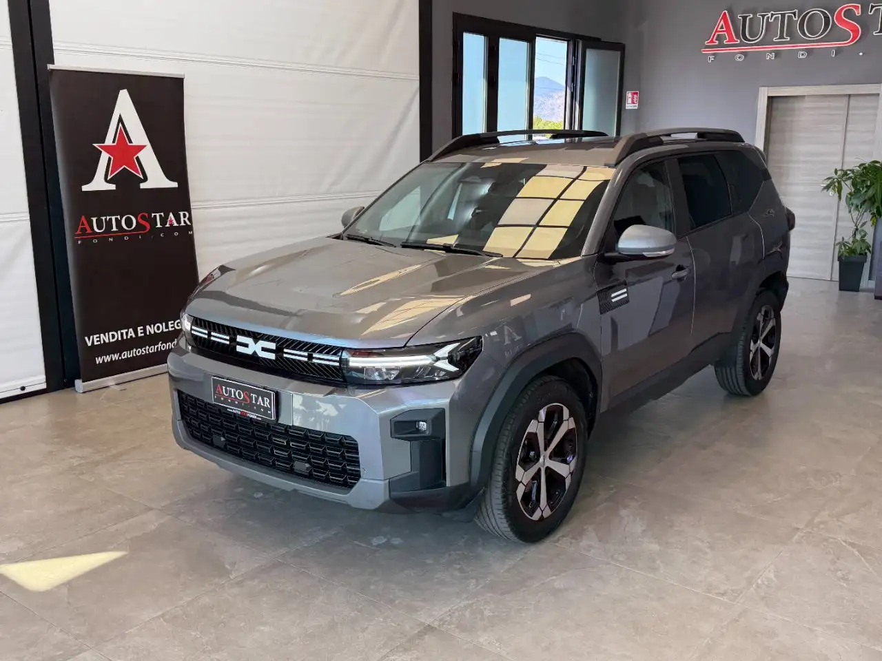 Dacia Bigster 1.2 mild hybrid-G Journey 140cv — photo 1 of 15