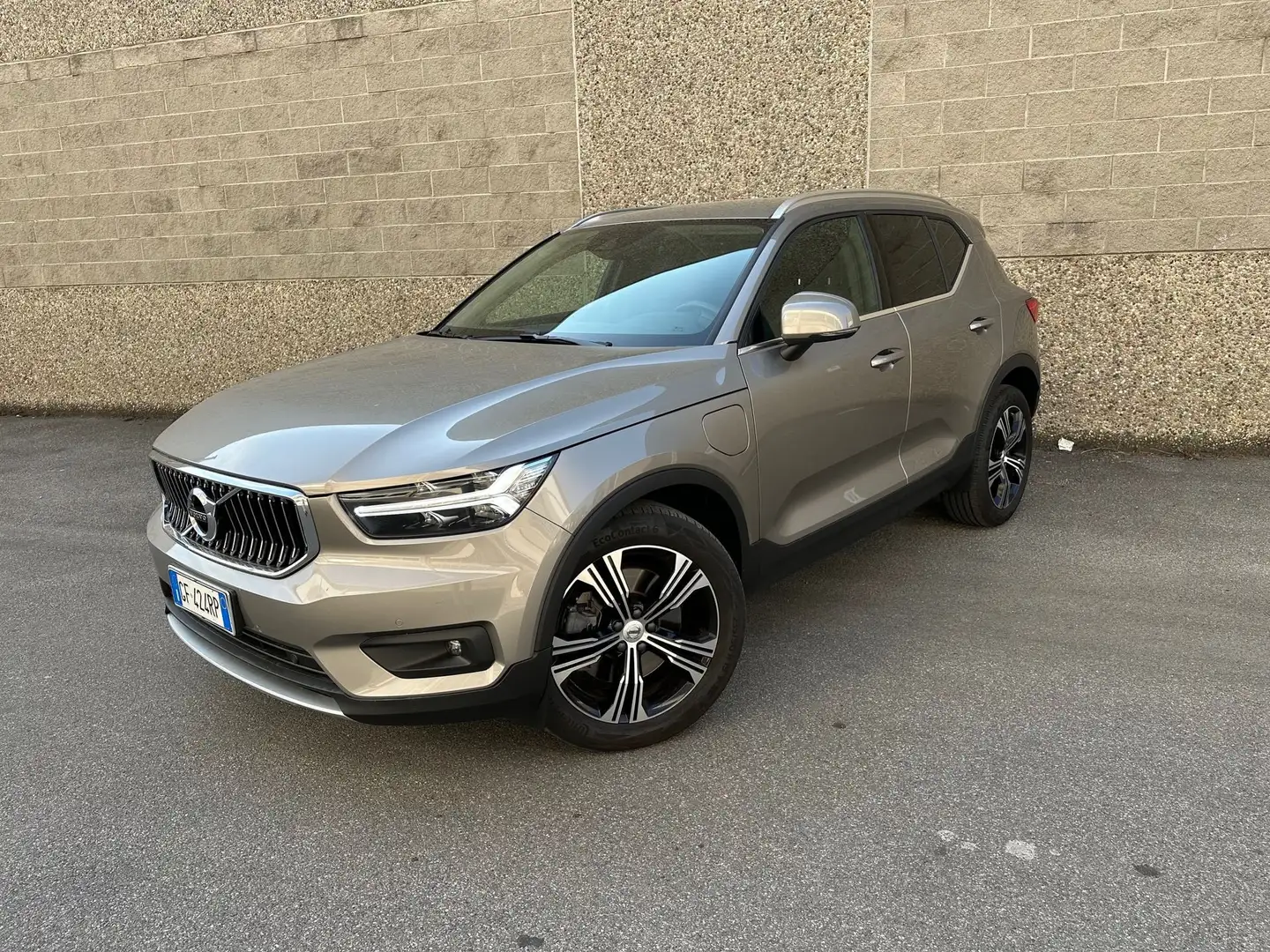 Volvo XC40 T4 Recharge Plug-in Hybrid Inscription Grigio - 1