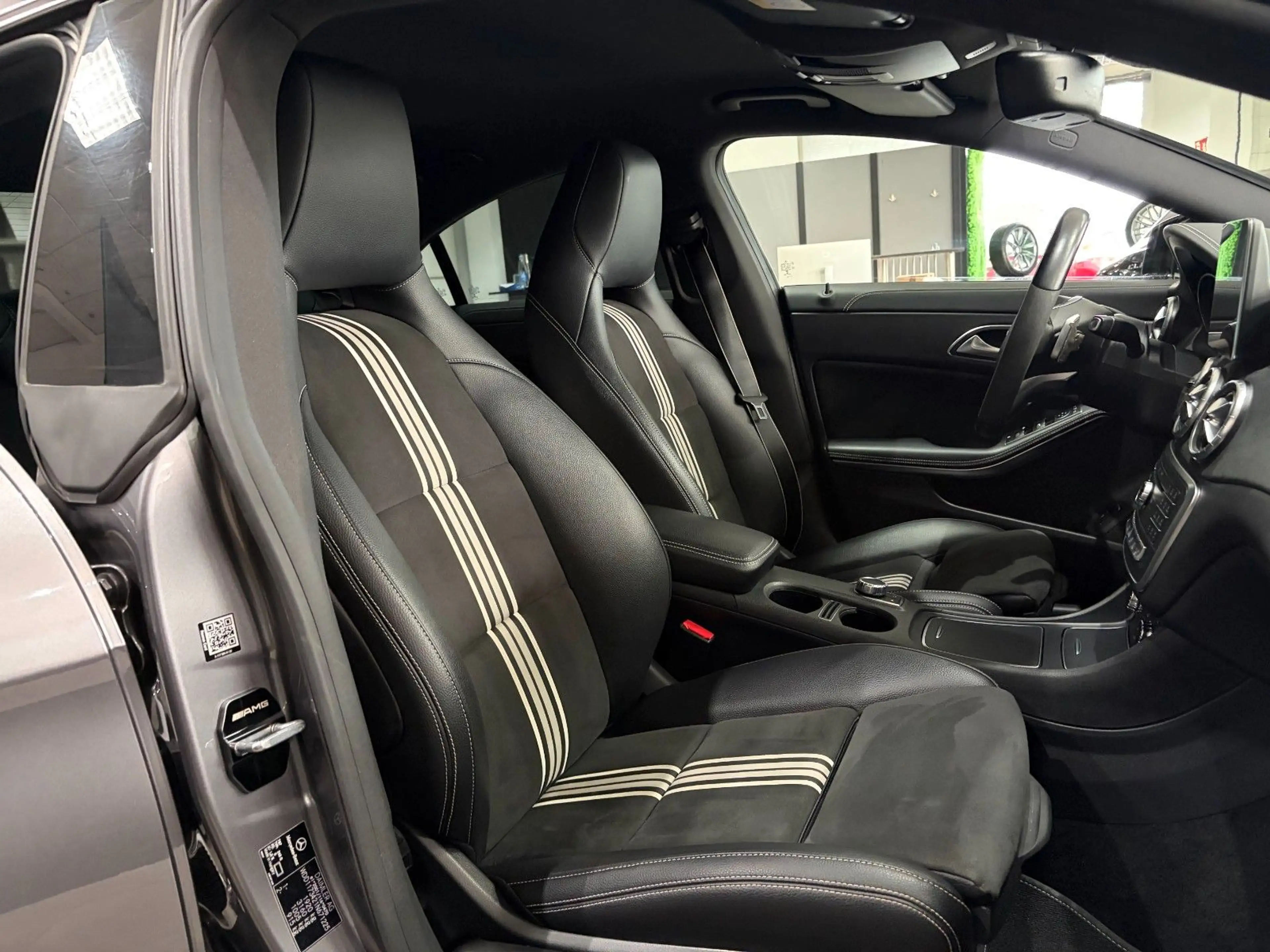 Mercedes-Benz CLA 180 AMG*EDITION*LED*Alcantara*Klimatronic* — photo 24