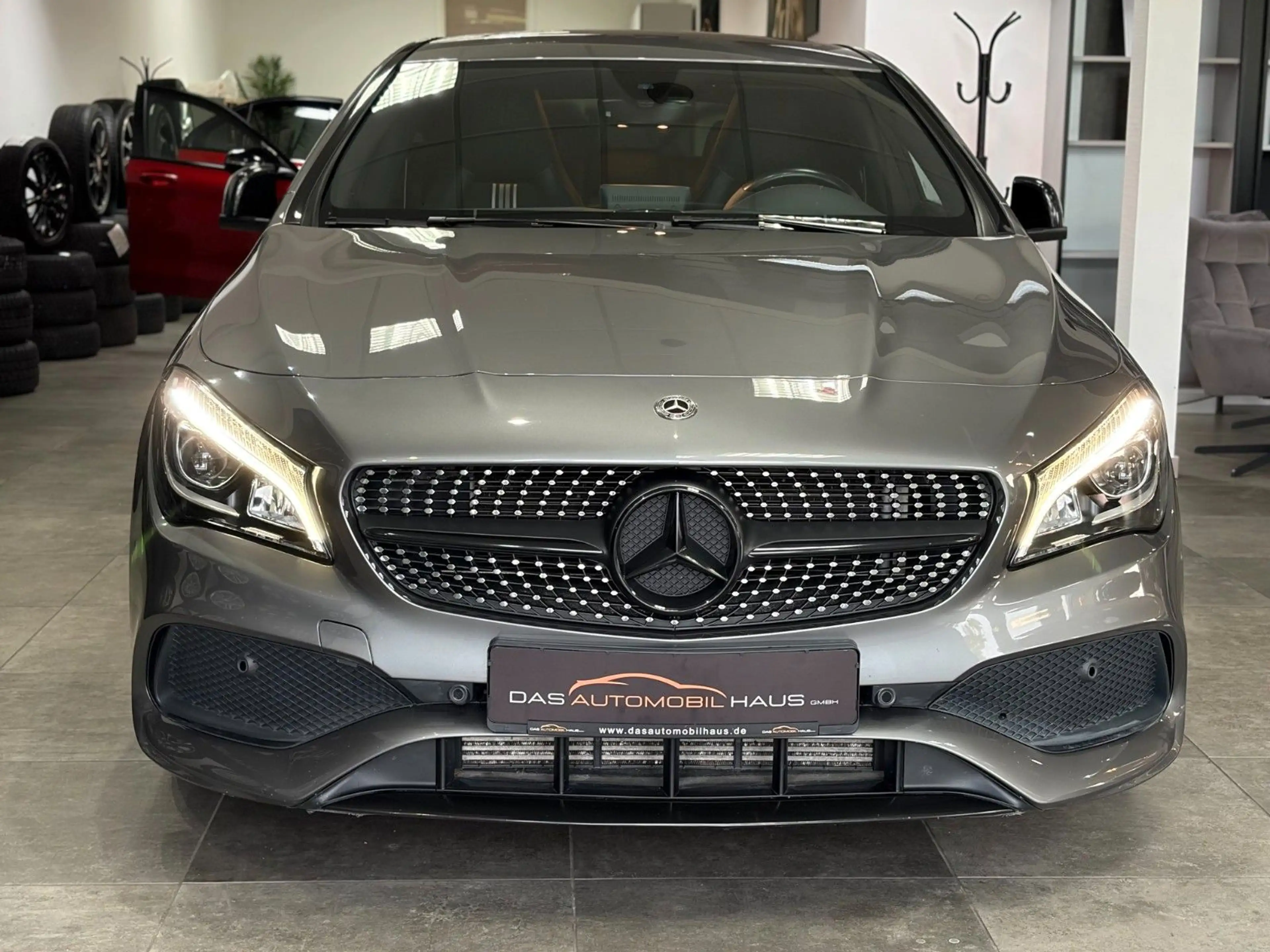 Mercedes-Benz CLA 180 AMG*EDITION*LED*Alcantara*Klimatronic* — photo 4