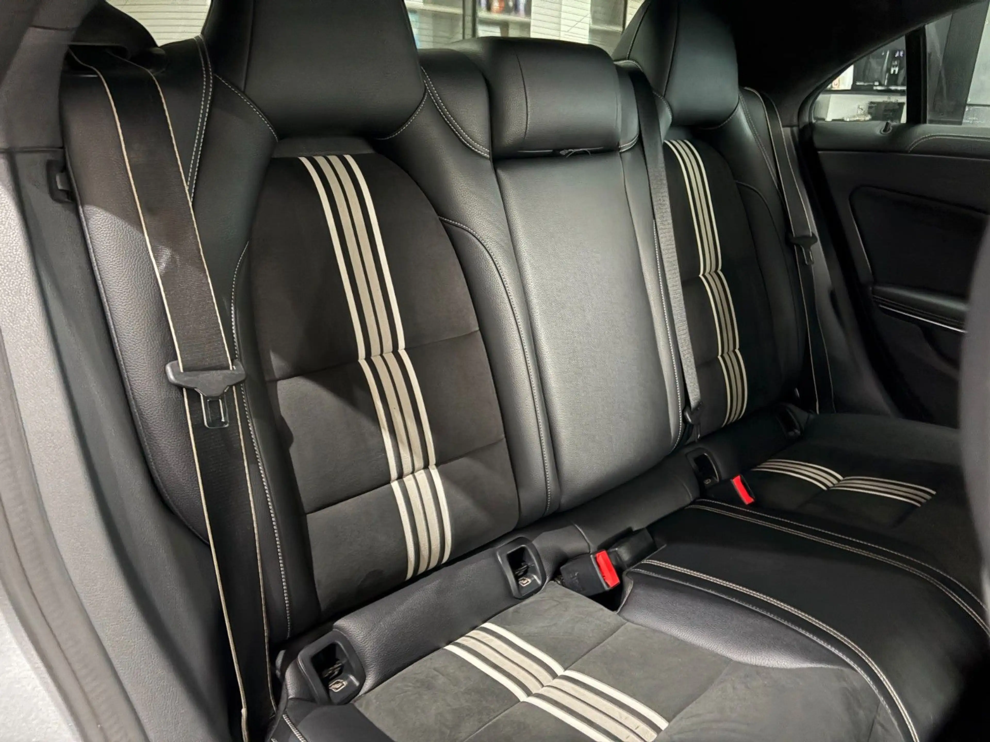 Mercedes-Benz CLA 180 AMG*EDITION*LED*Alcantara*Klimatronic* — photo 26