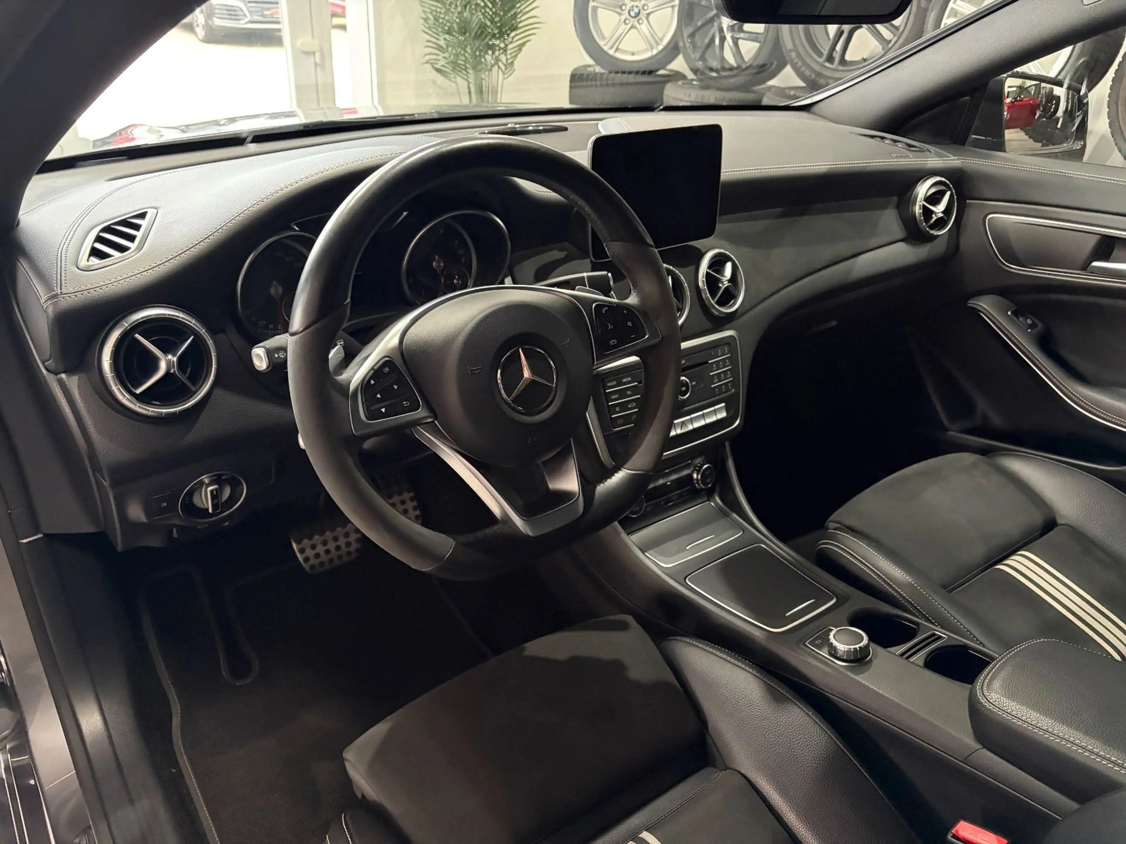 Mercedes-Benz CLA 180 AMG*EDITION*LED*Alcantara*Klimatronic* — photo 16