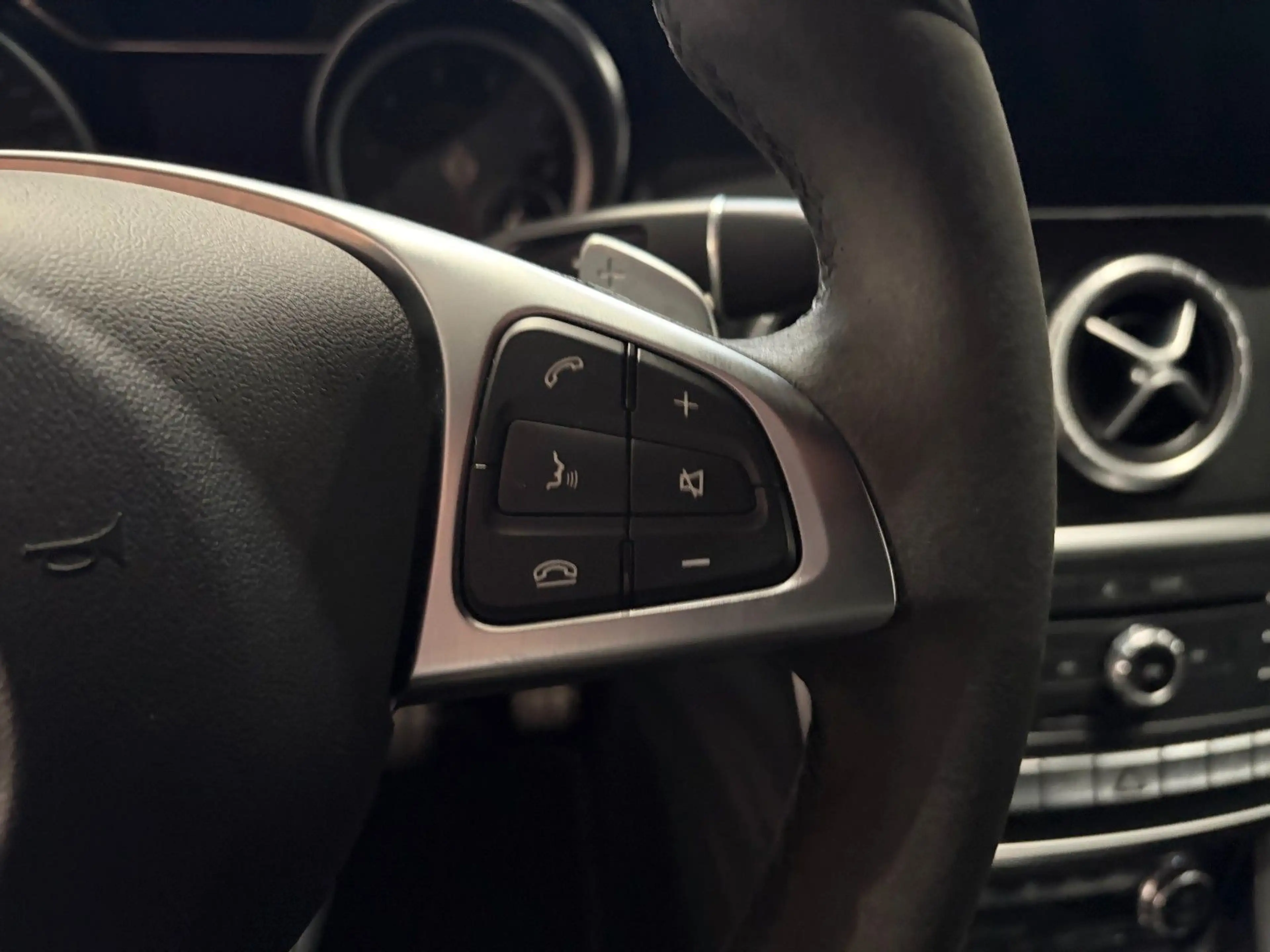 Mercedes-Benz CLA 180 AMG*EDITION*LED*Alcantara*Klimatronic* — photo 20