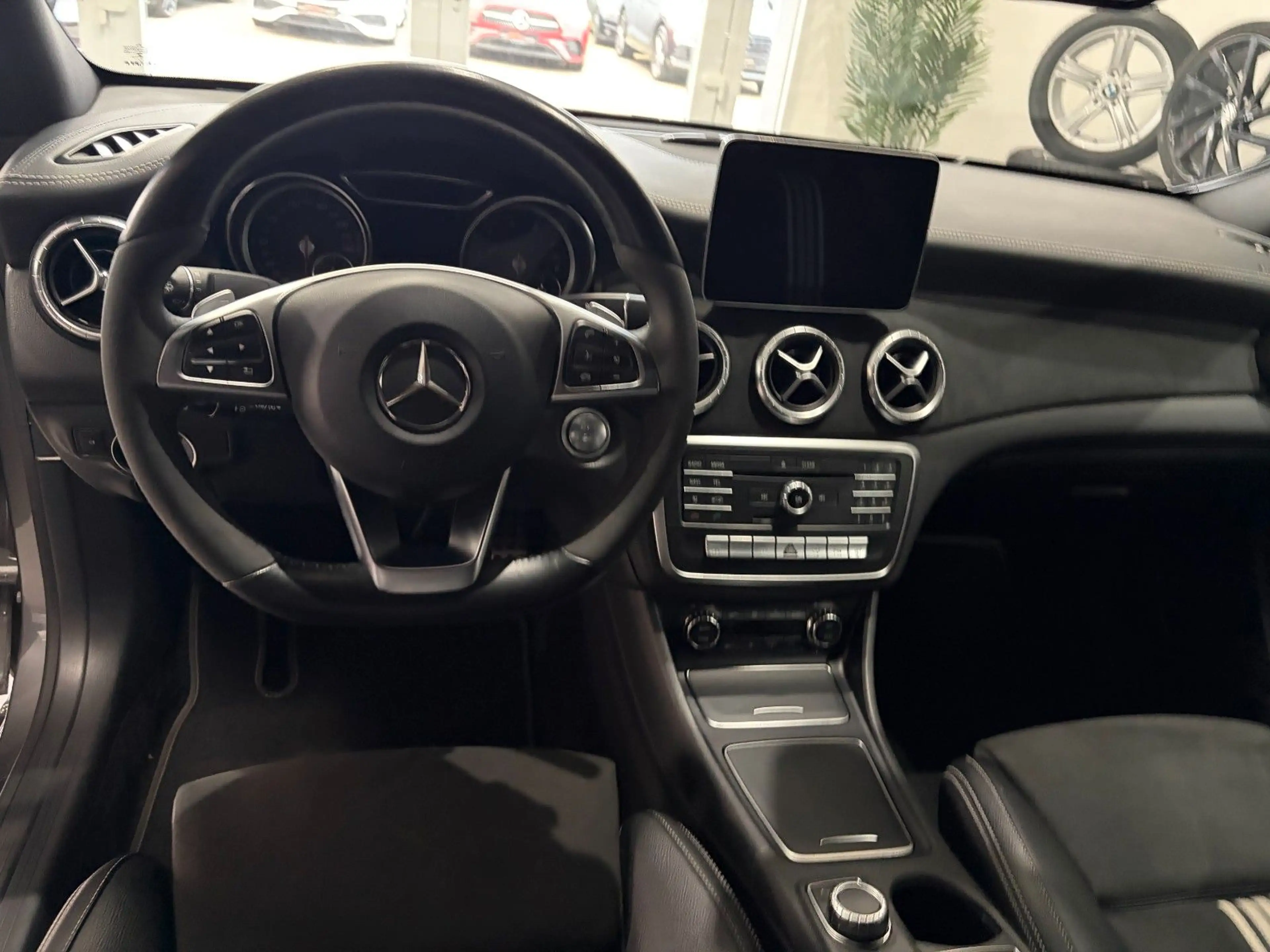 Mercedes-Benz CLA 180 AMG*EDITION*LED*Alcantara*Klimatronic* — photo 17