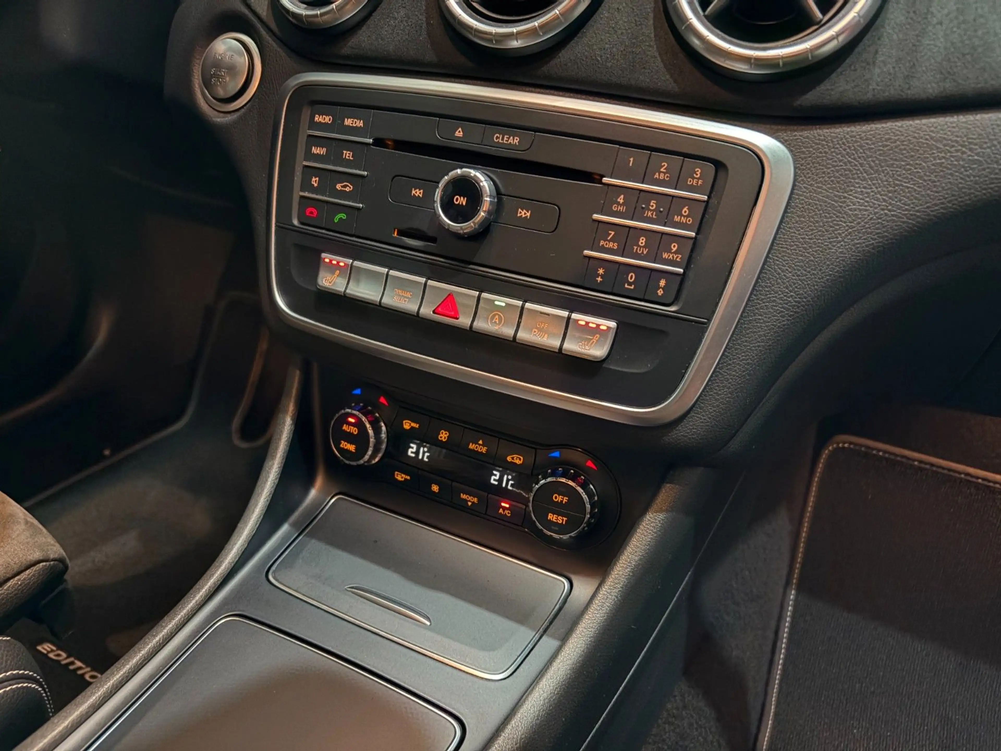 Mercedes-Benz CLA 180 AMG*EDITION*LED*Alcantara*Klimatronic* — photo 34