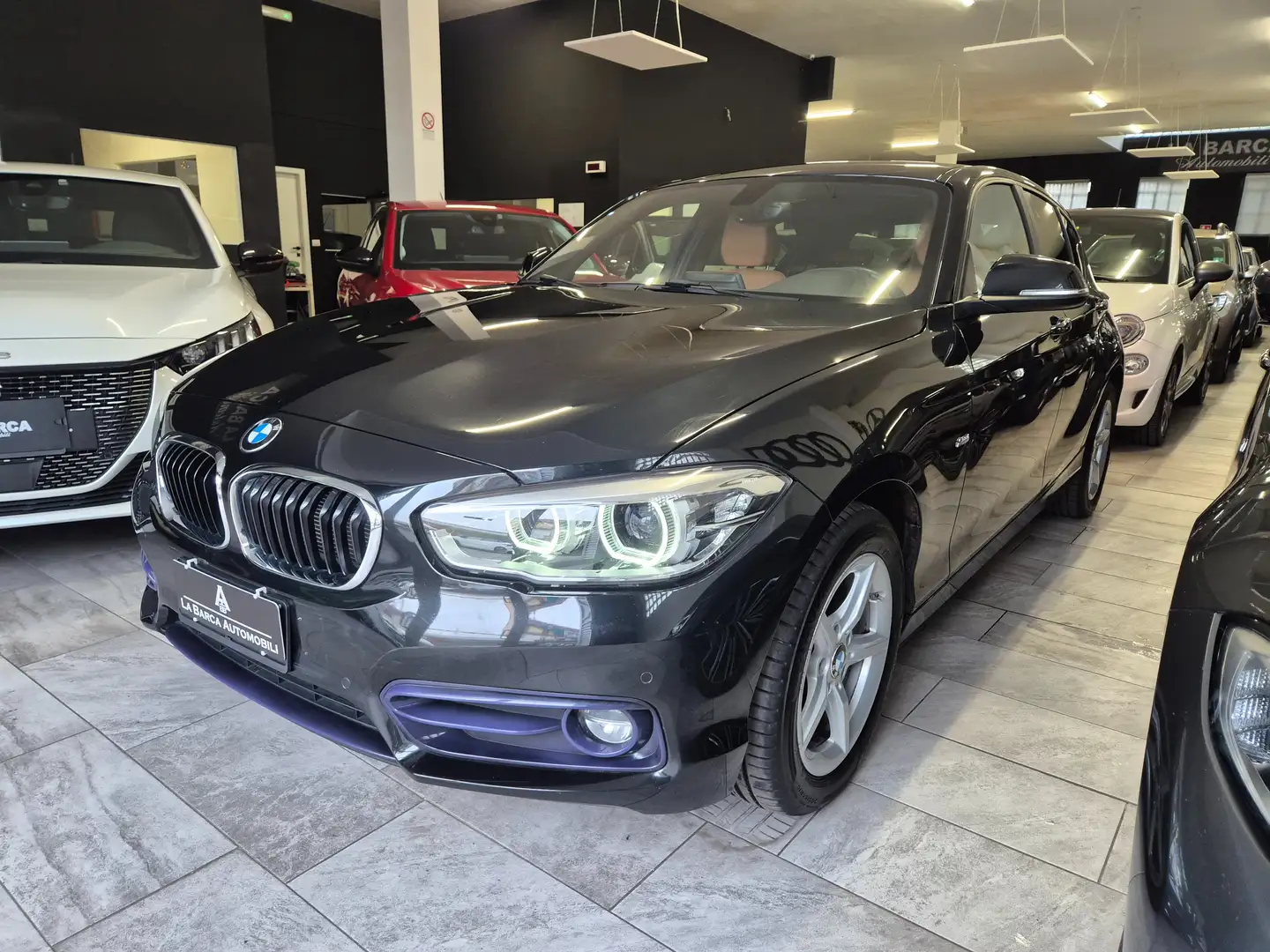 BMW 116 116d Sport 5p auto Nero - 2