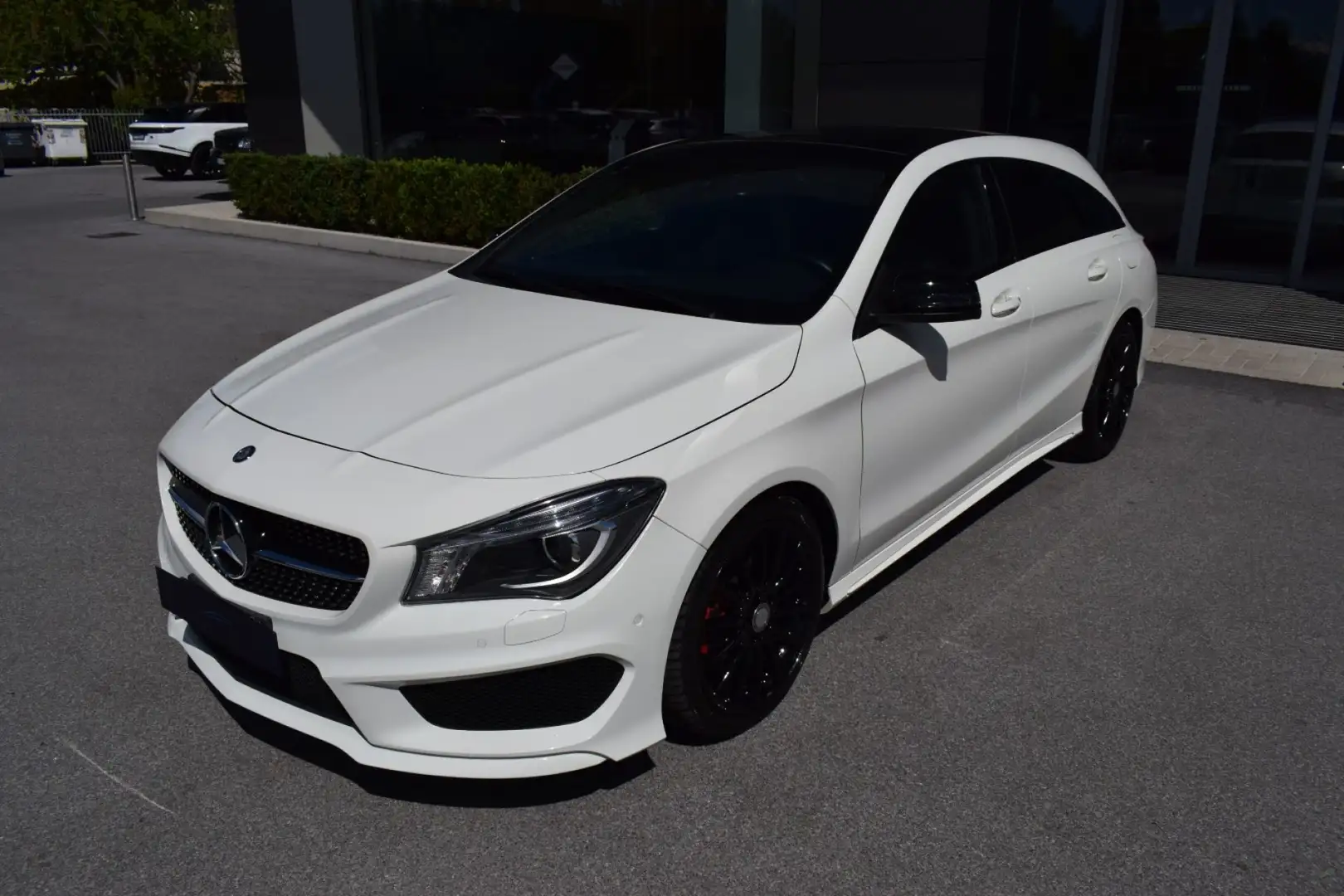 Mercedes-Benz CLA 220 CDI S.W. Aut. Sport AMG PACK Wit - 1