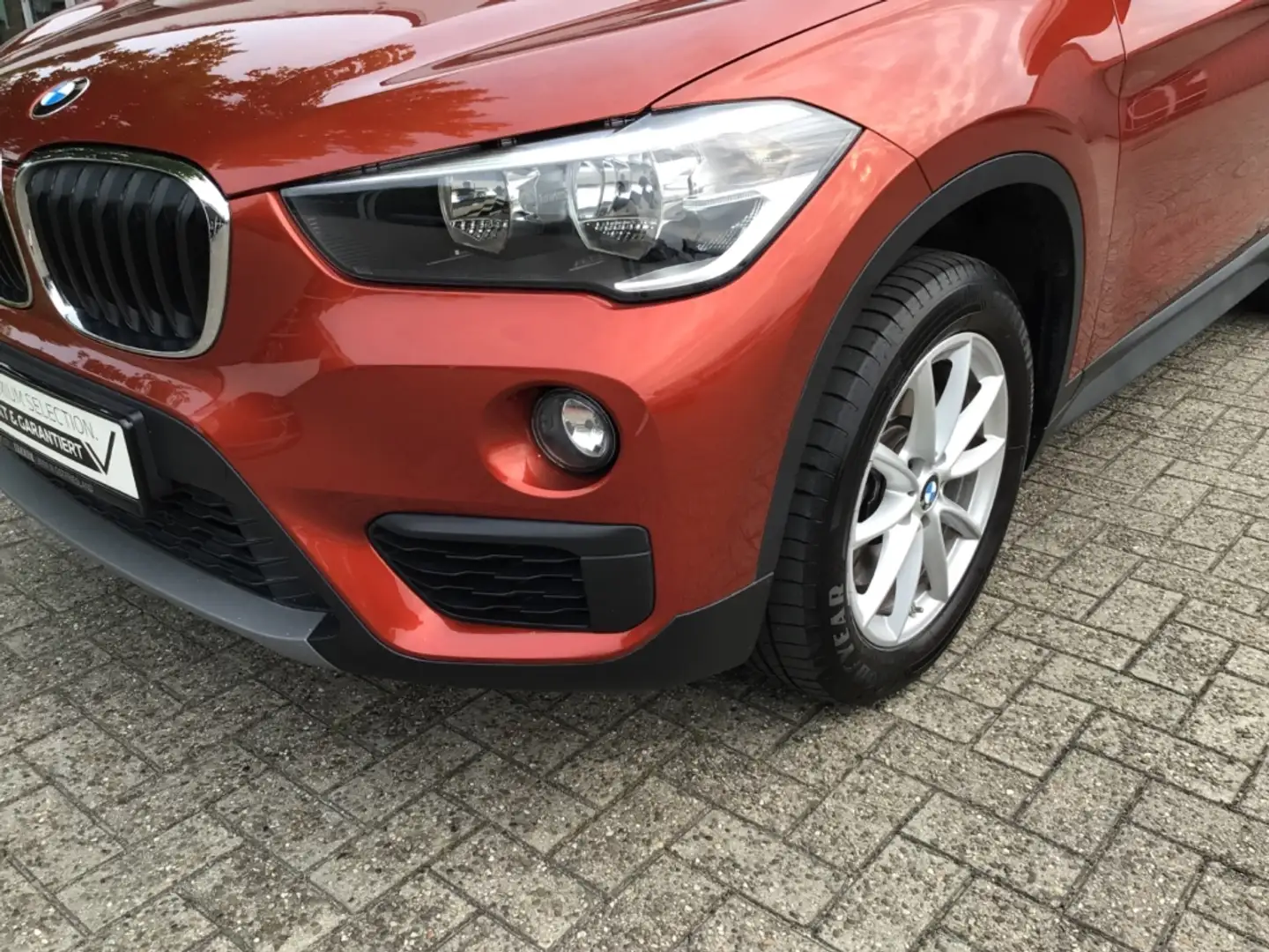 BMW X1 sDrive20i Orange - 2