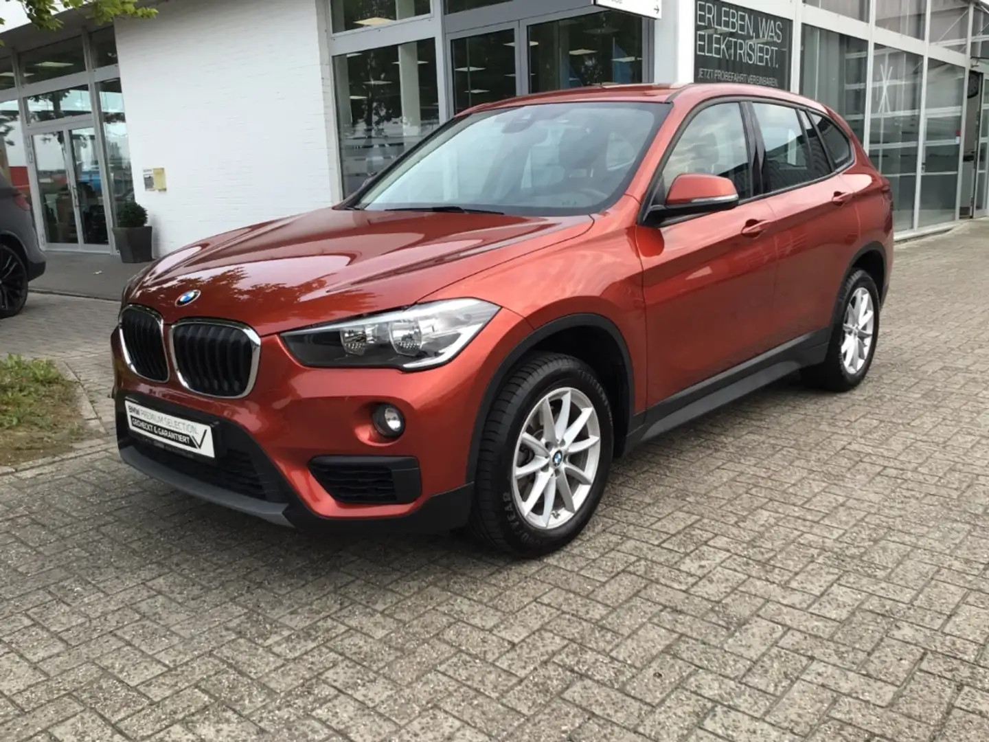 BMW X1 sDrive20i Orange - 1