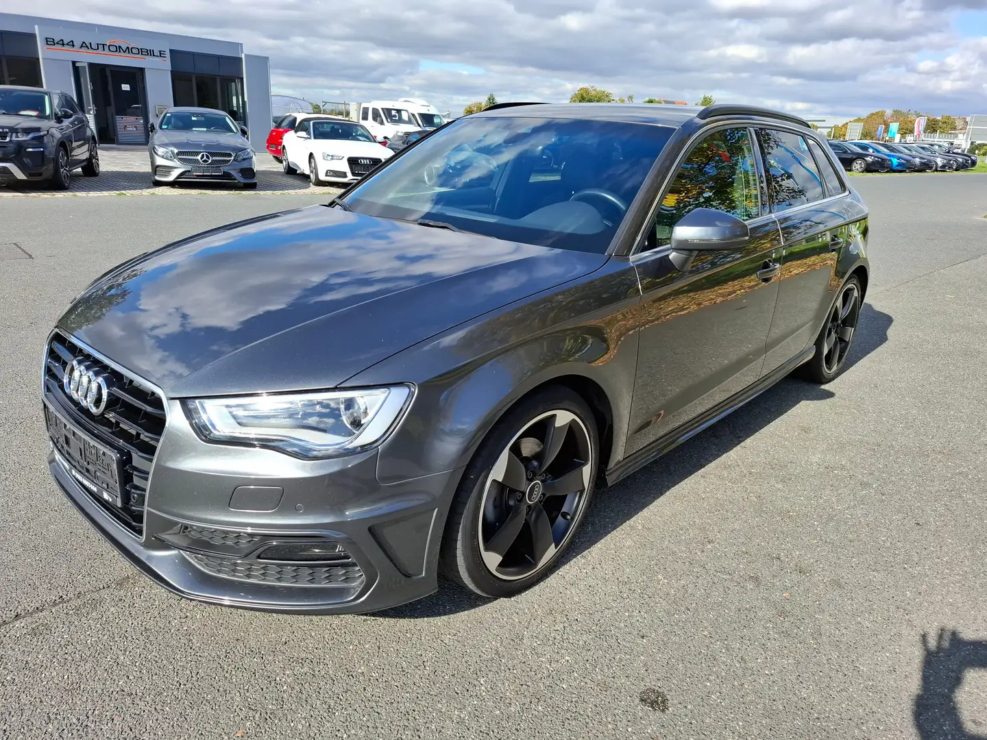 Audi A3 S line Sportpaket DSG*NAV*DSP*Alcantara*Spur*18"LM Gris - 1