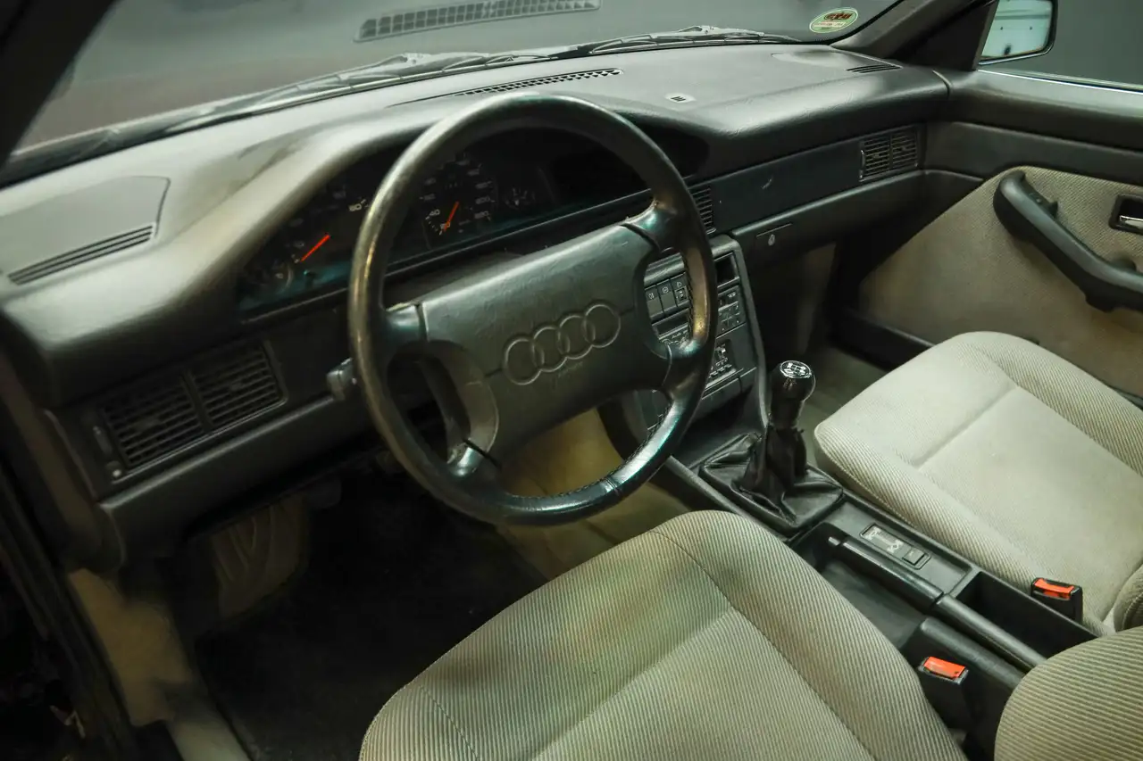Audi 100 Quattro "The 5-Cylinder in Zyclamrot Metallic" Fro, foto 6