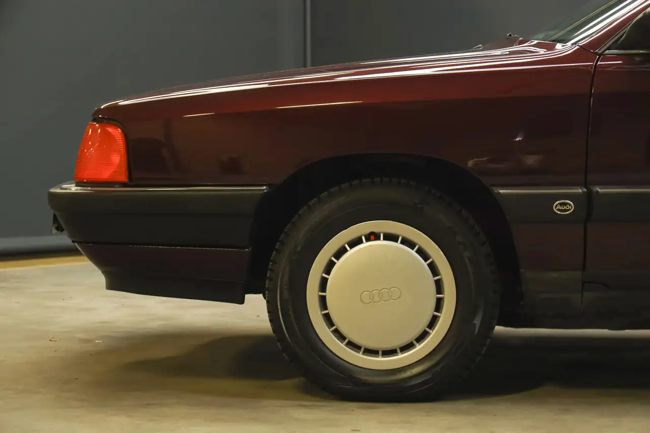 Audi 100 Quattro "The 5-Cylinder in Zyclamrot Metallic" Fro, foto 11