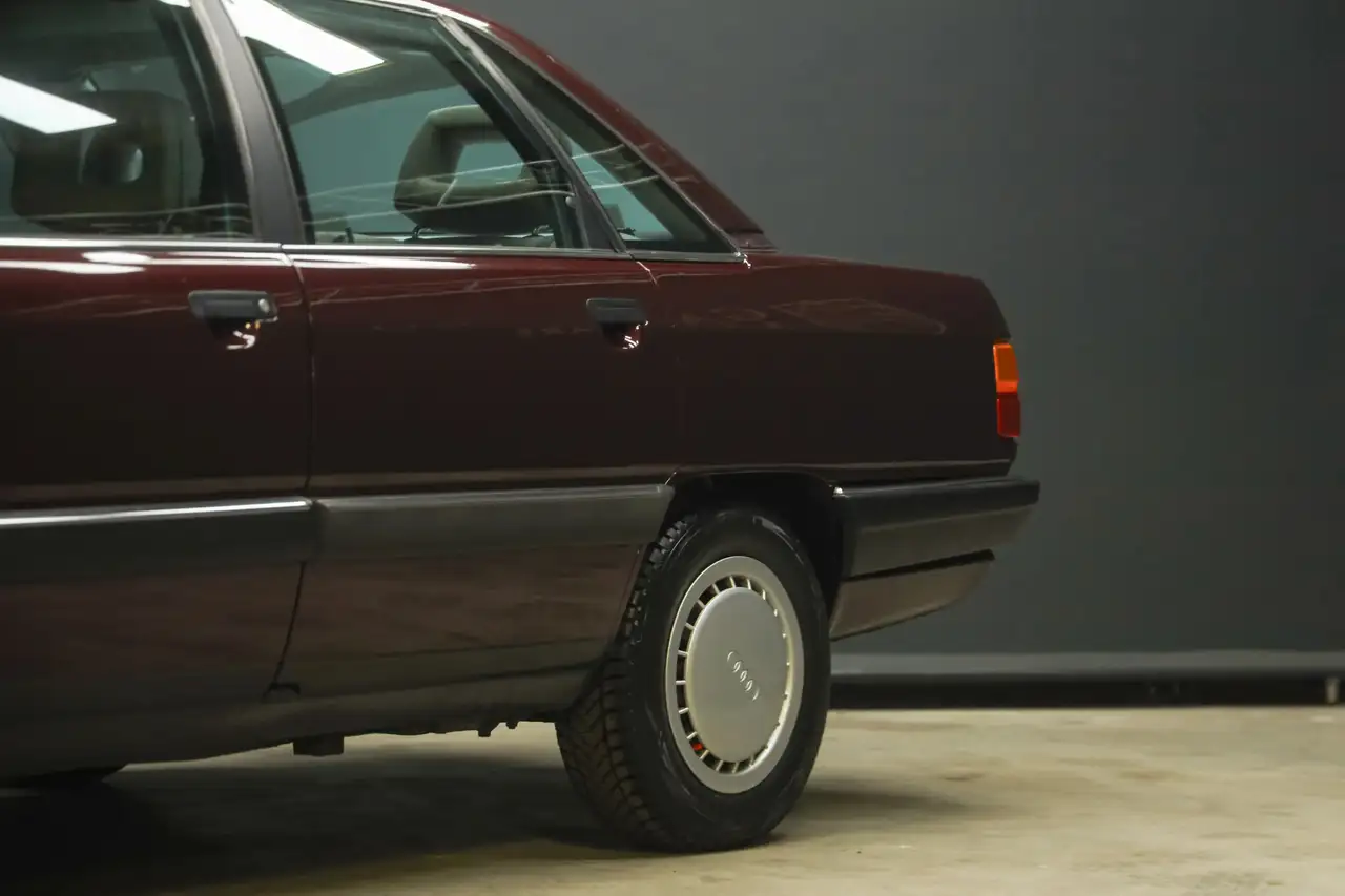 Audi 100 Quattro "The 5-Cylinder in Zyclamrot Metallic" Fro, foto 9