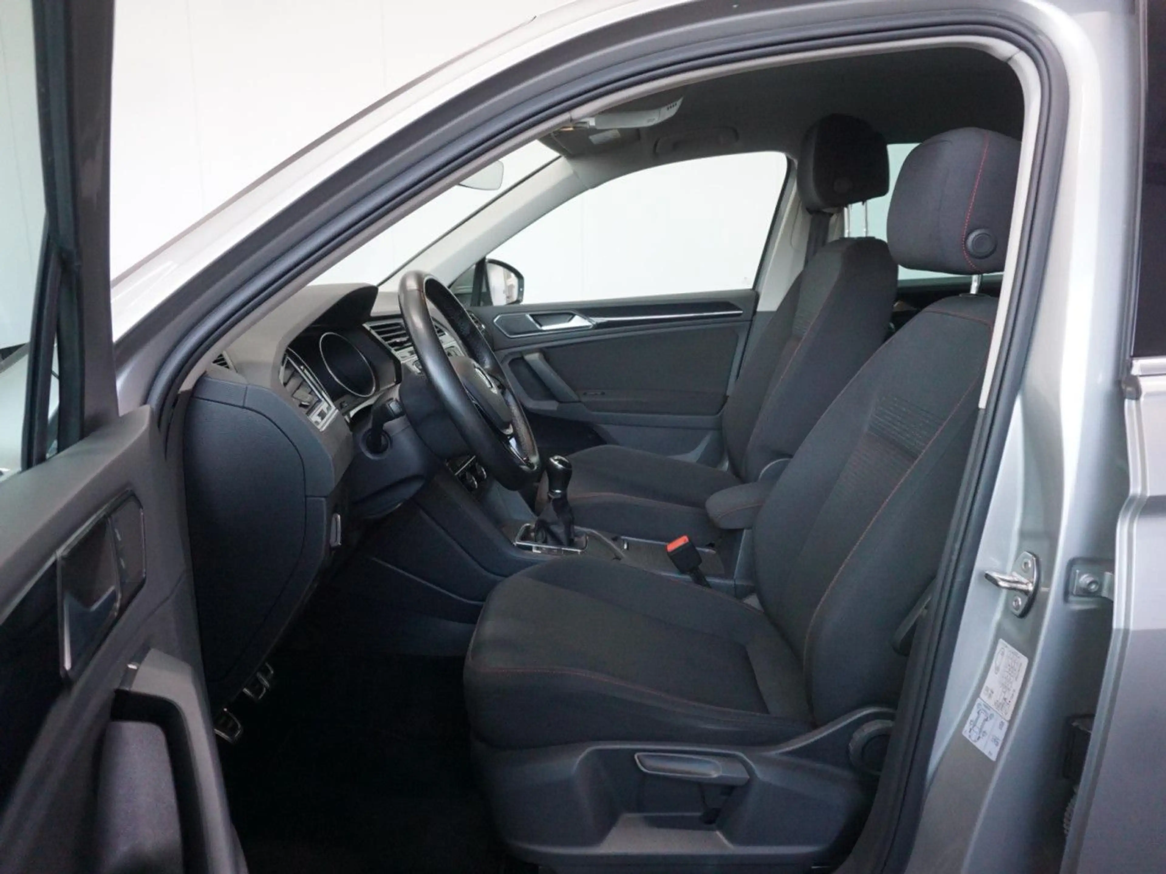 Volkswagen Tiguan Sound 2.0 TDI 6-Gang Bluetooth Navi Klima — photo 8