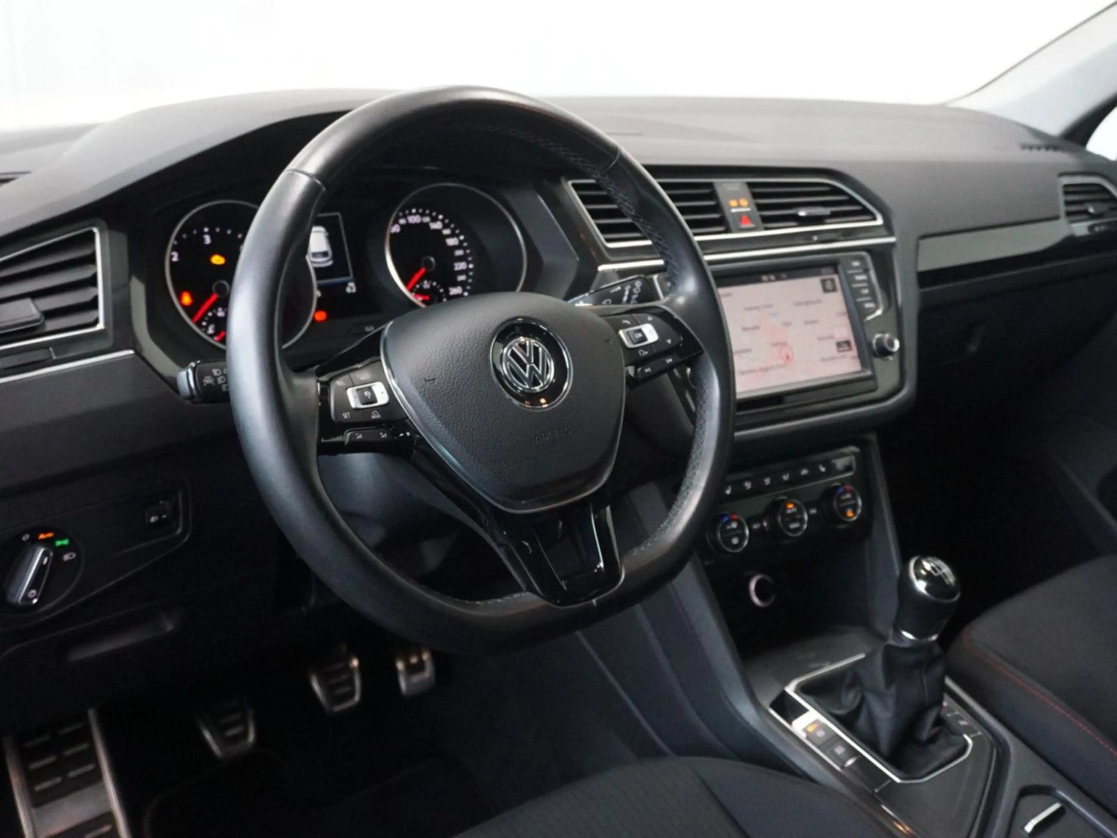 Volkswagen Tiguan Sound 2.0 TDI 6-Gang Bluetooth Navi Klima — photo 7