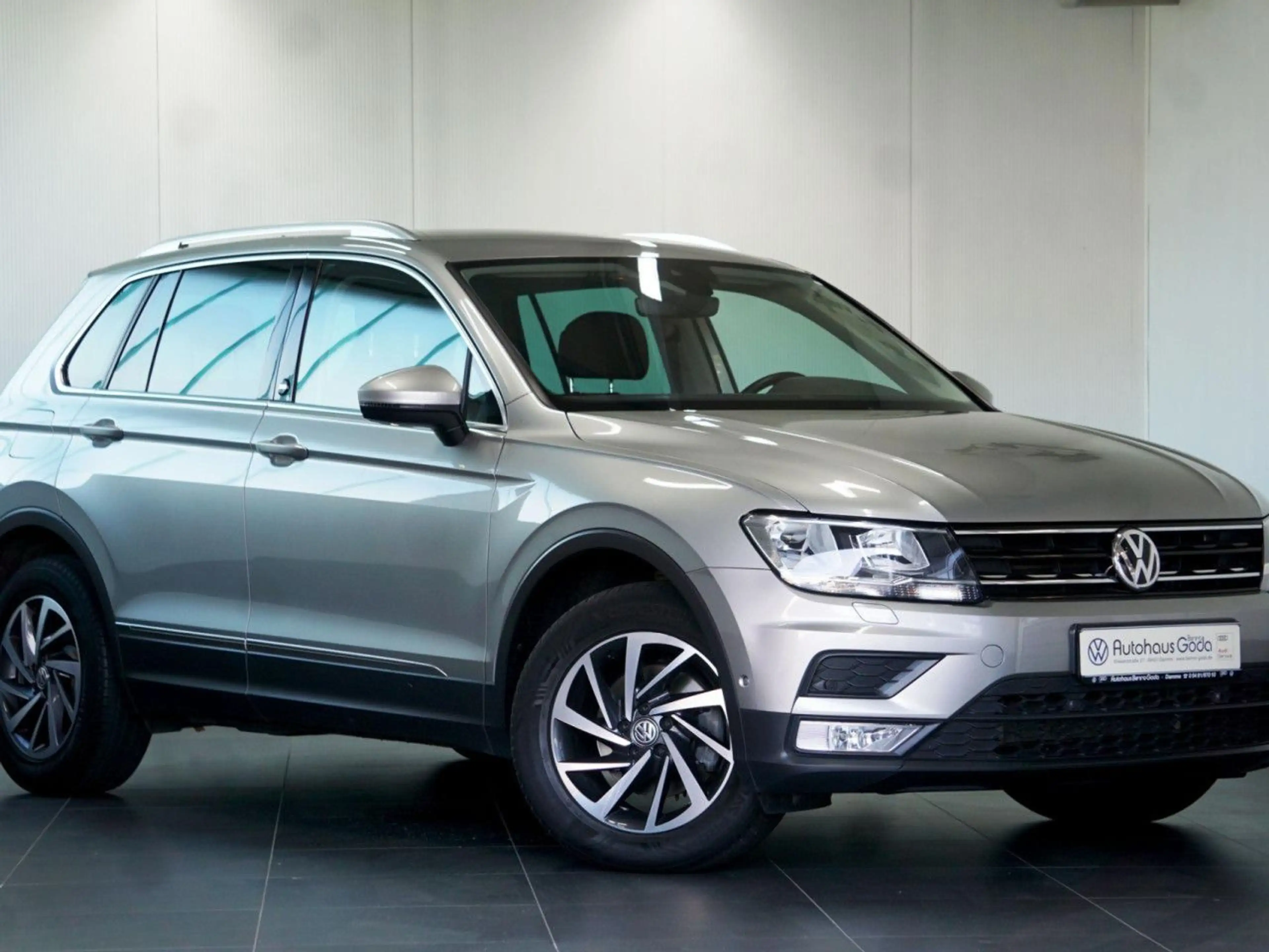 Volkswagen Tiguan Sound 2.0 TDI 6-Gang Bluetooth Navi Klima — photo 5