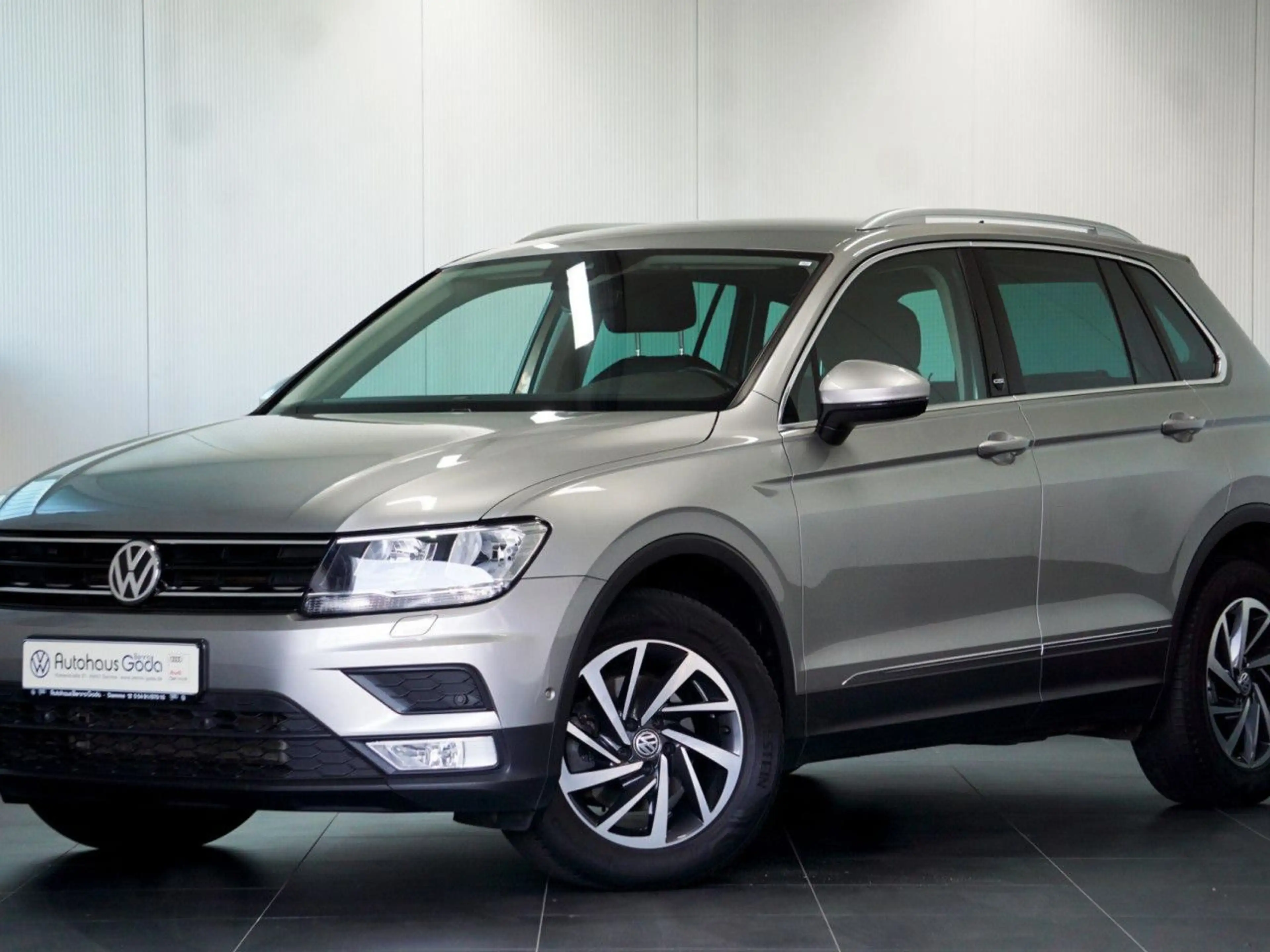 Volkswagen Tiguan Sound 2.0 TDI 6-Gang Bluetooth Navi Klima — photo 2