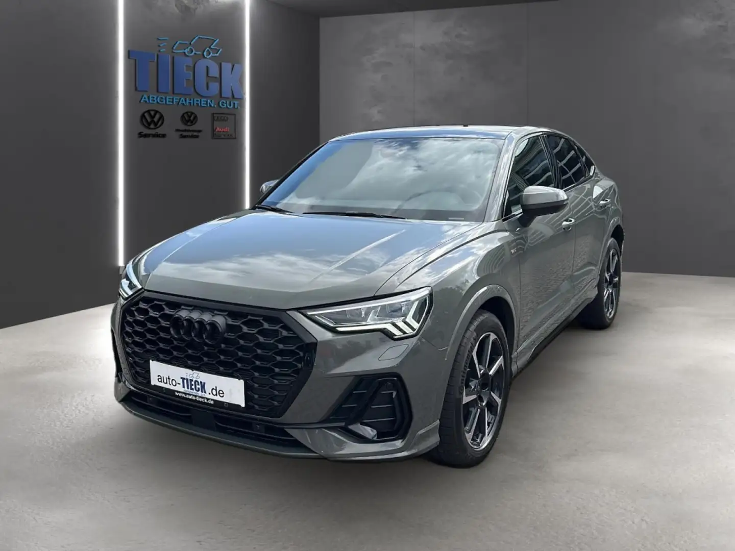Audi Q3 35 TFSI SB S line LED Navi Pano AHK ACC Klima Grau - 1