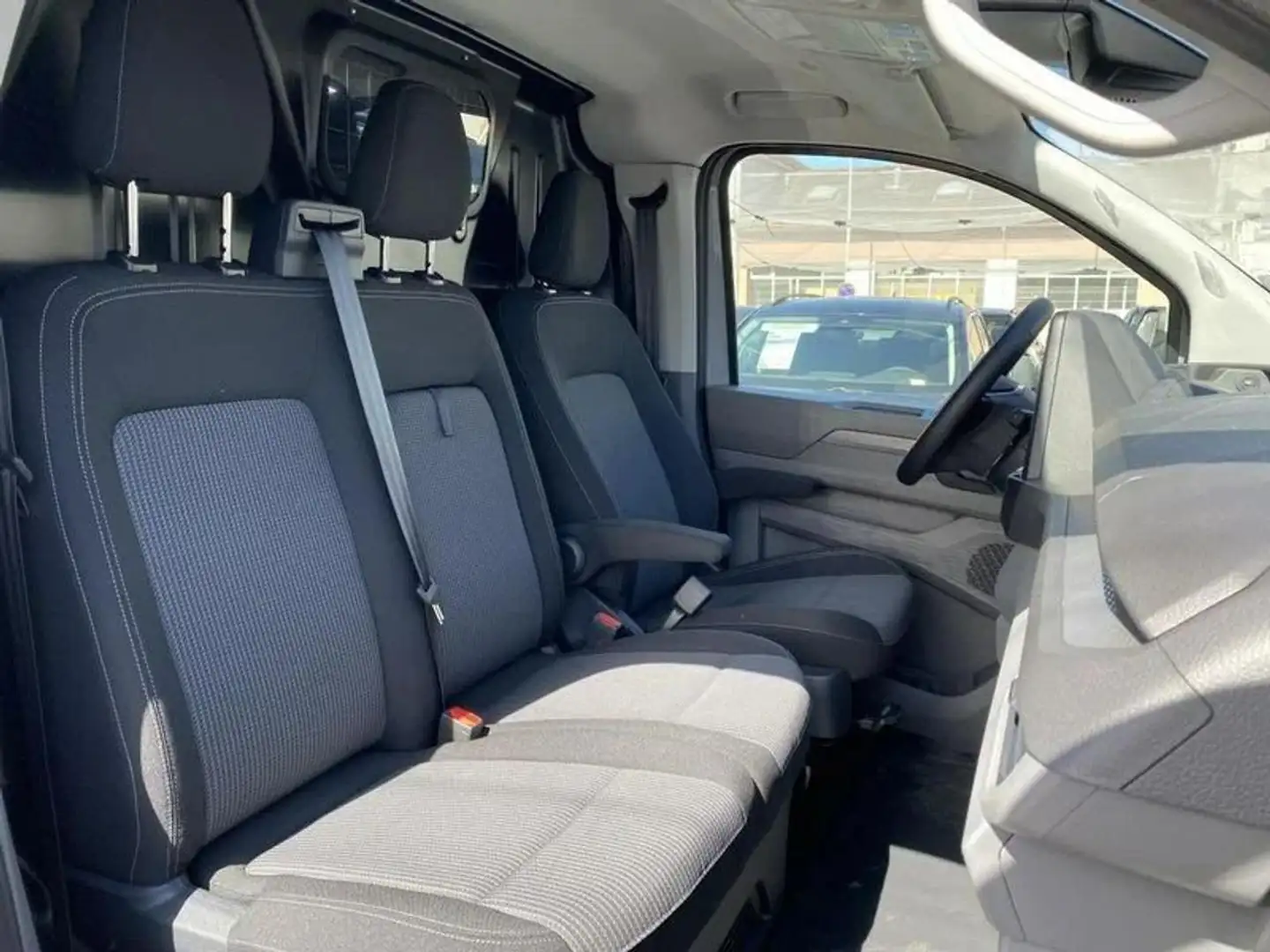 Volkswagen Transporter 2.0 TDI 170CV aut. 4Motion L2-H1BVA8 Furgone Grigio - 2