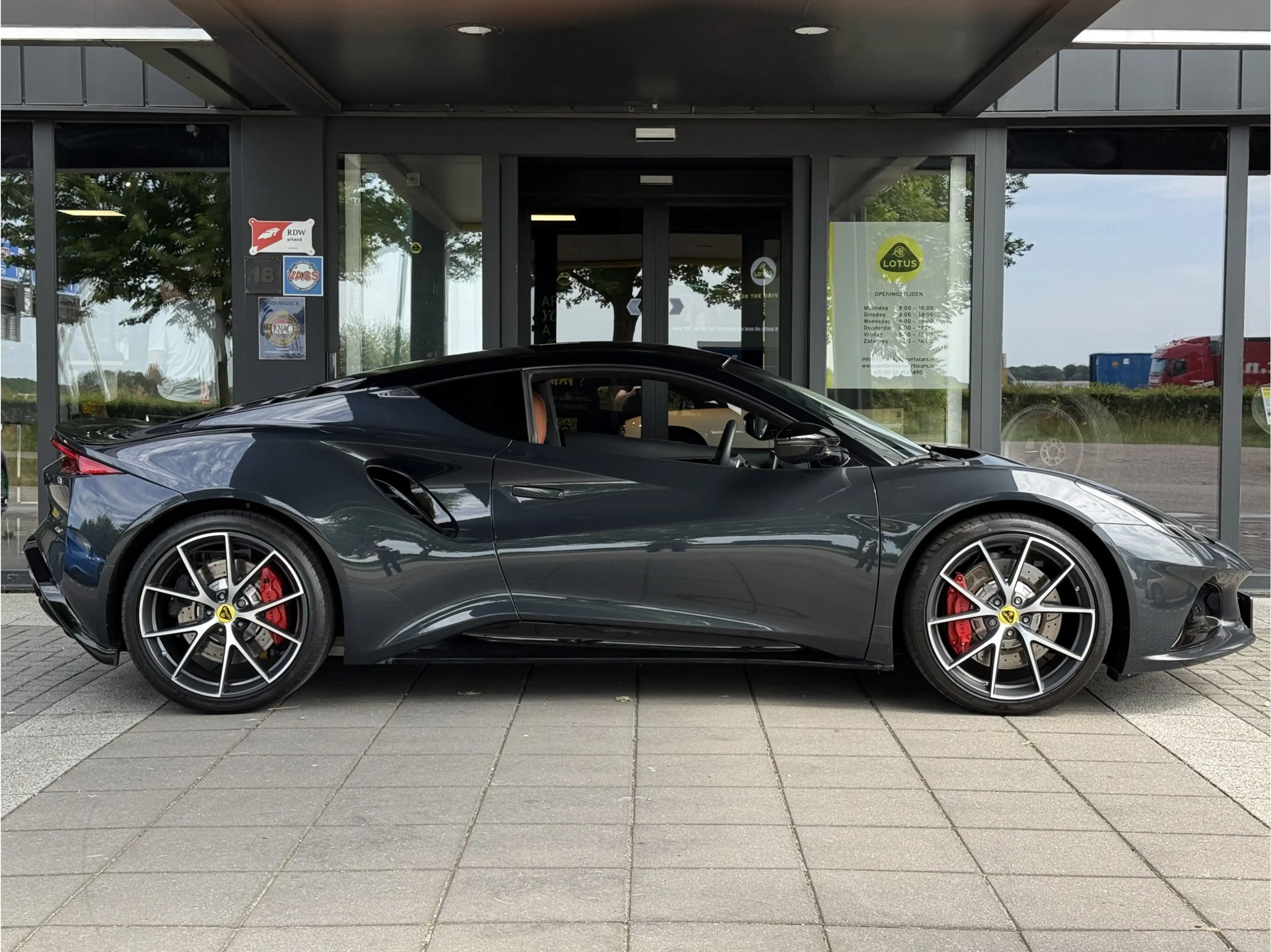 Lotus Emira 2.0 i4 First Edition — photo 4