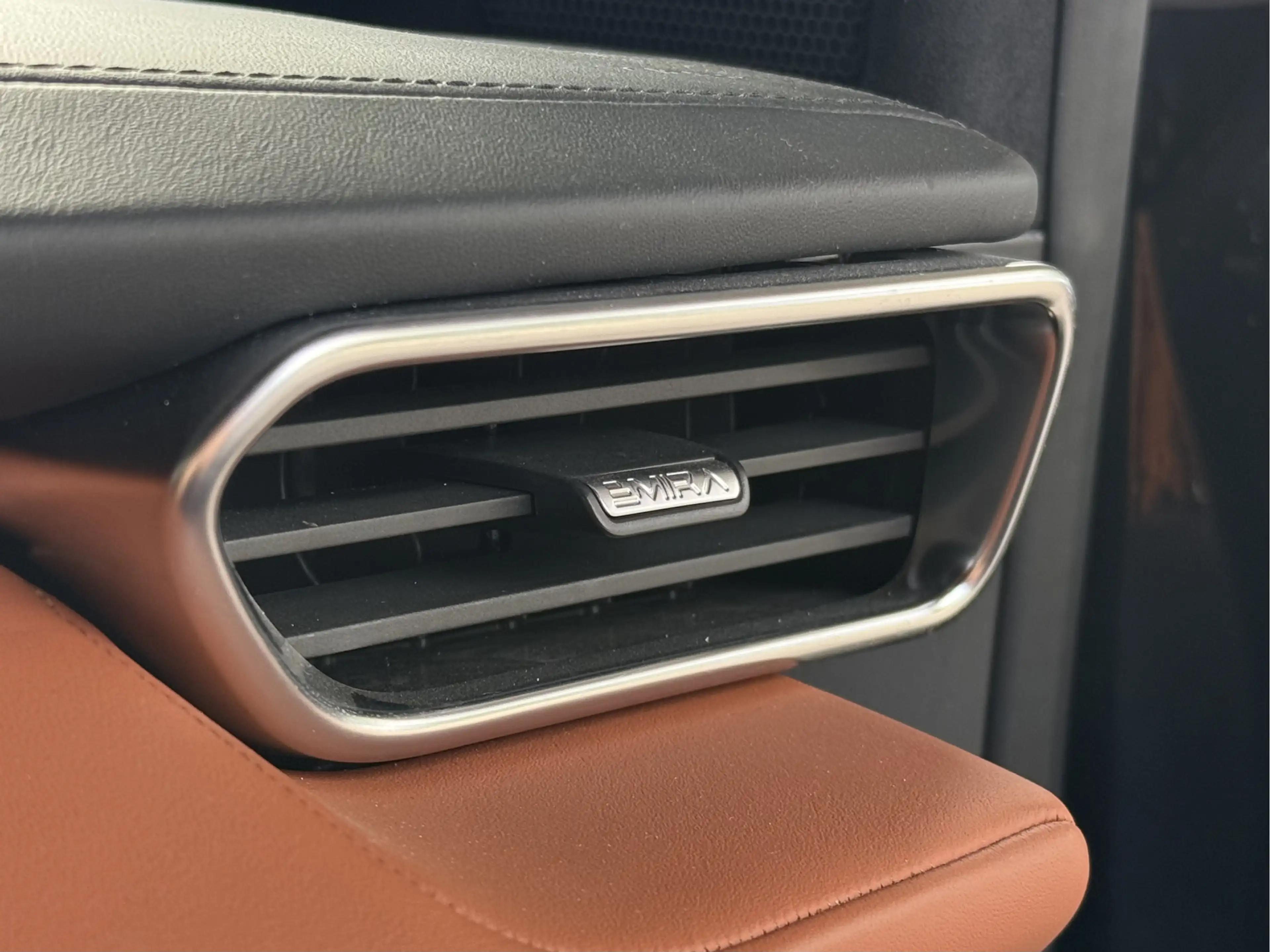 Lotus Emira 2.0 i4 First Edition — photo 18