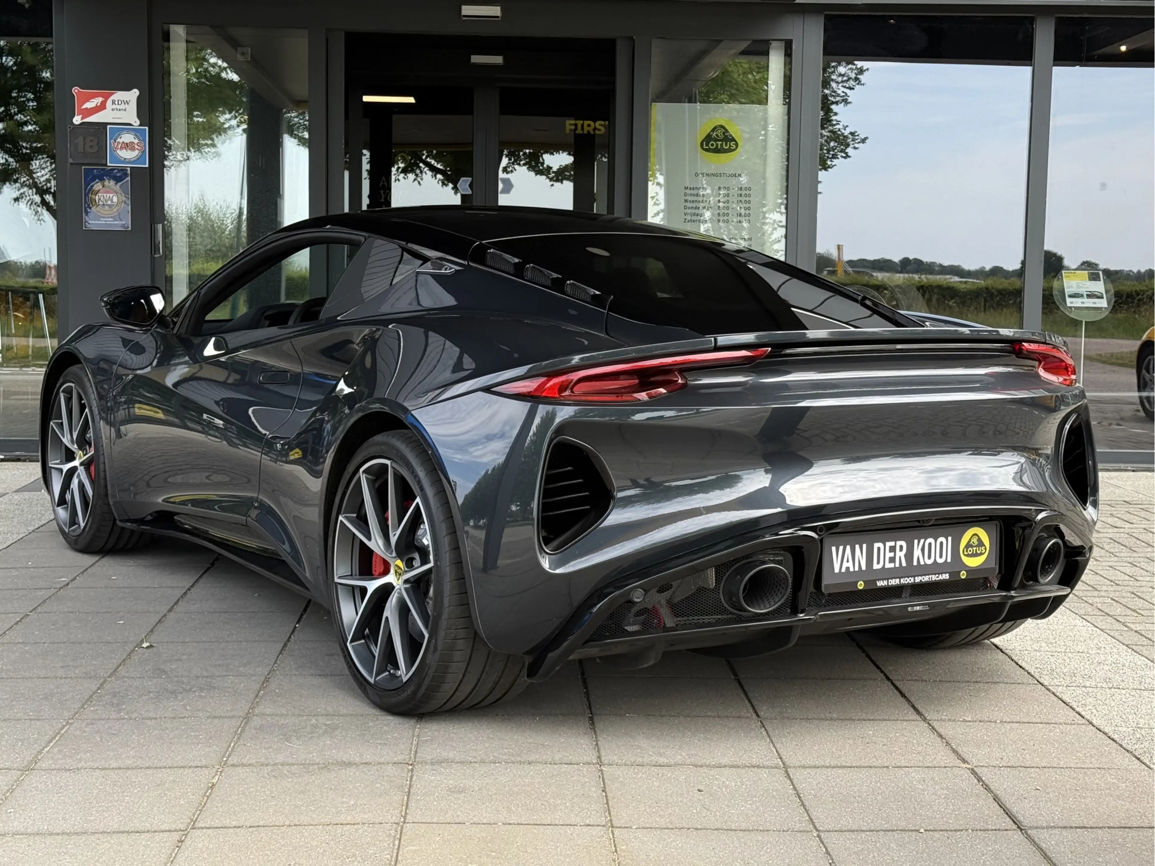 Lotus Emira 2.0 i4 First Edition — photo 7