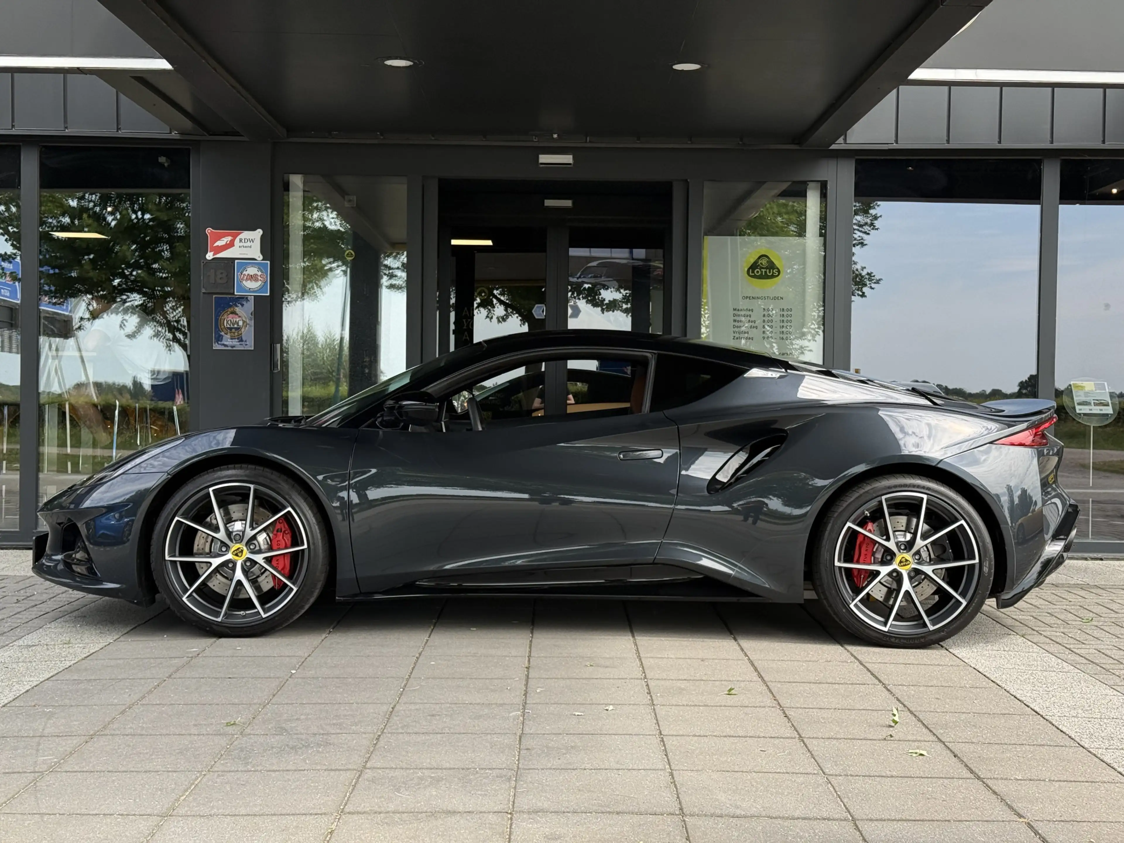 Lotus Emira 2.0 i4 First Edition — photo 8