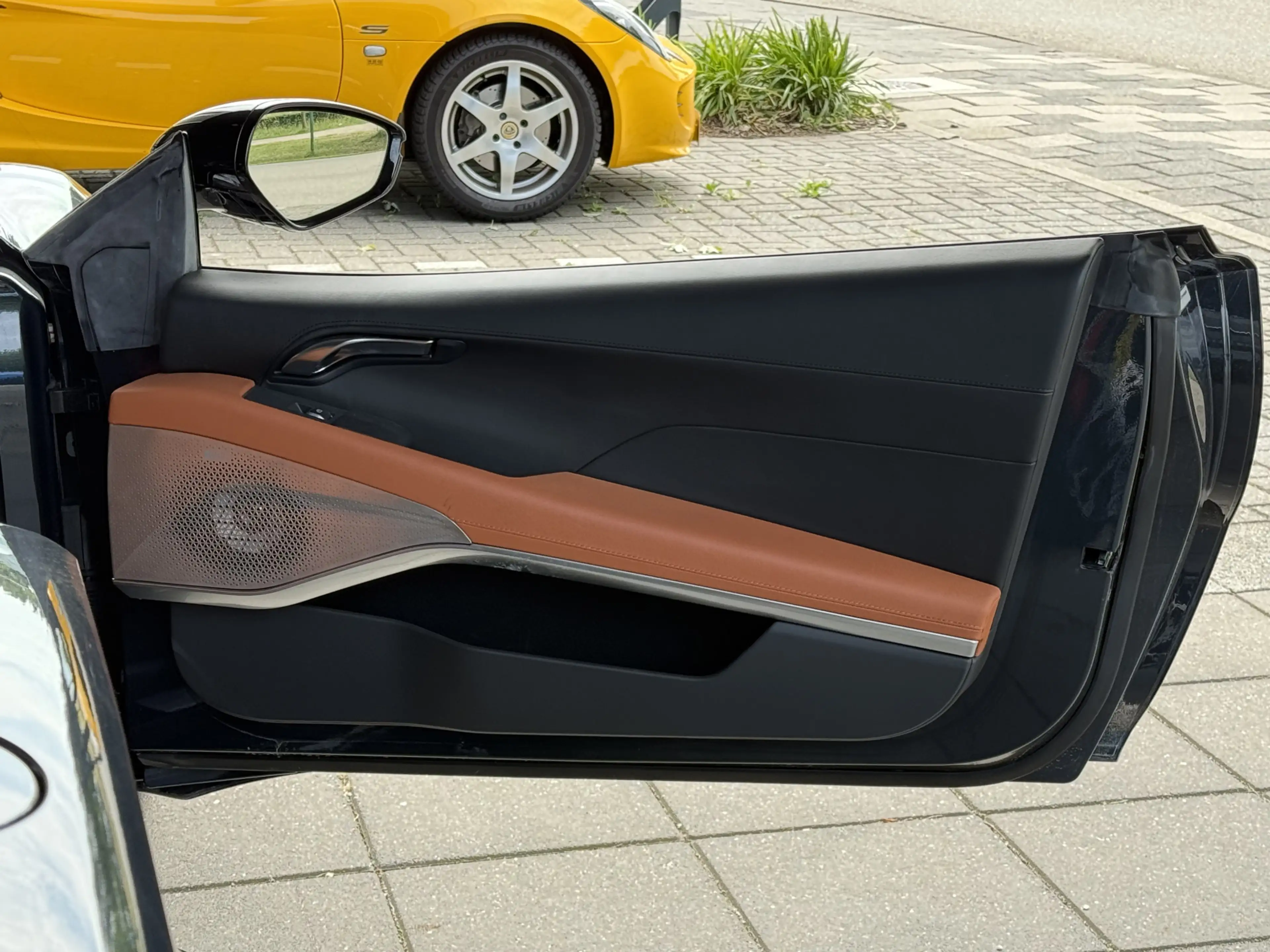 Lotus Emira 2.0 i4 First Edition — photo 9