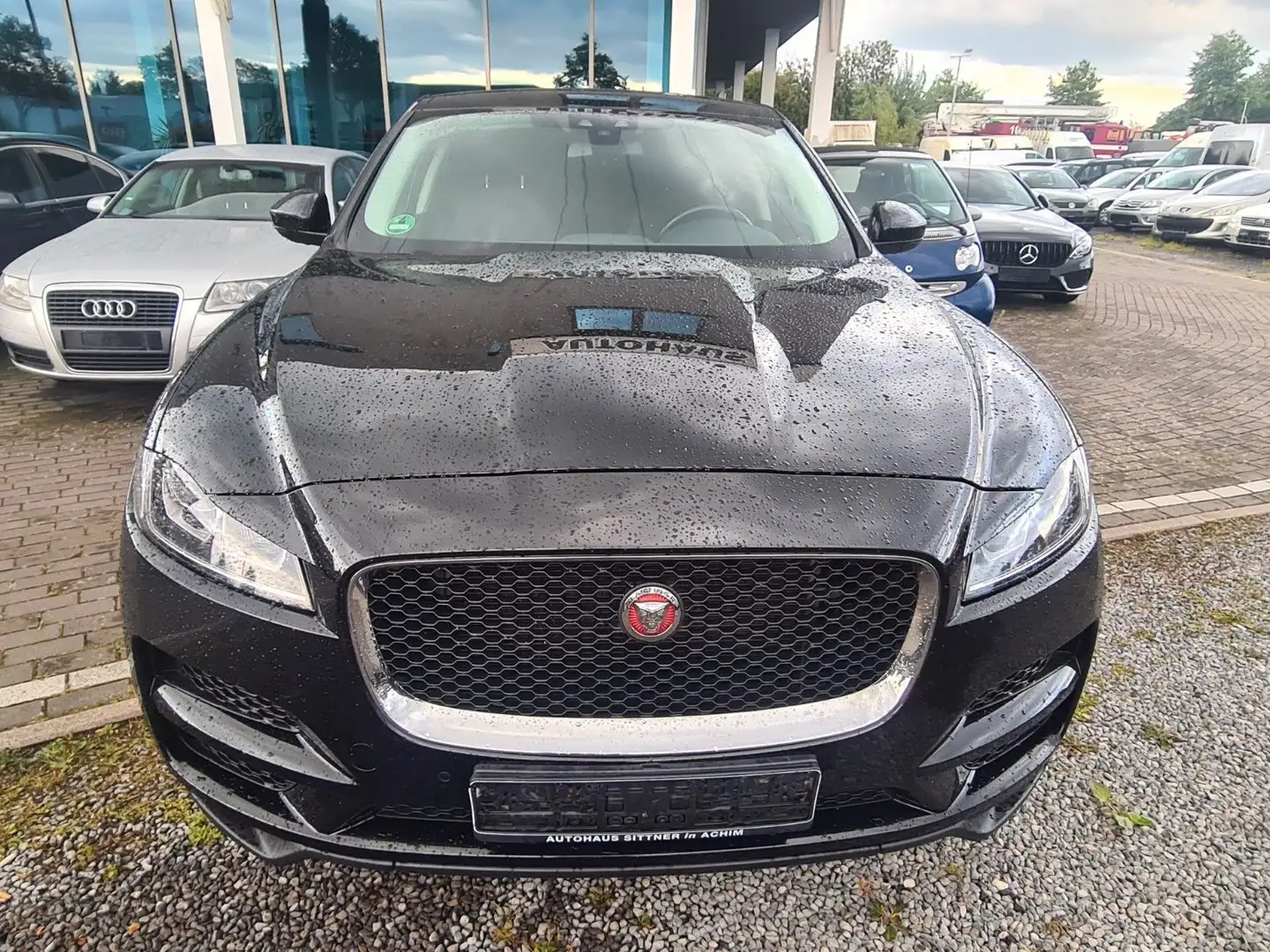 Jaguar F-Pace F-PACE Pure Schwarz - 1