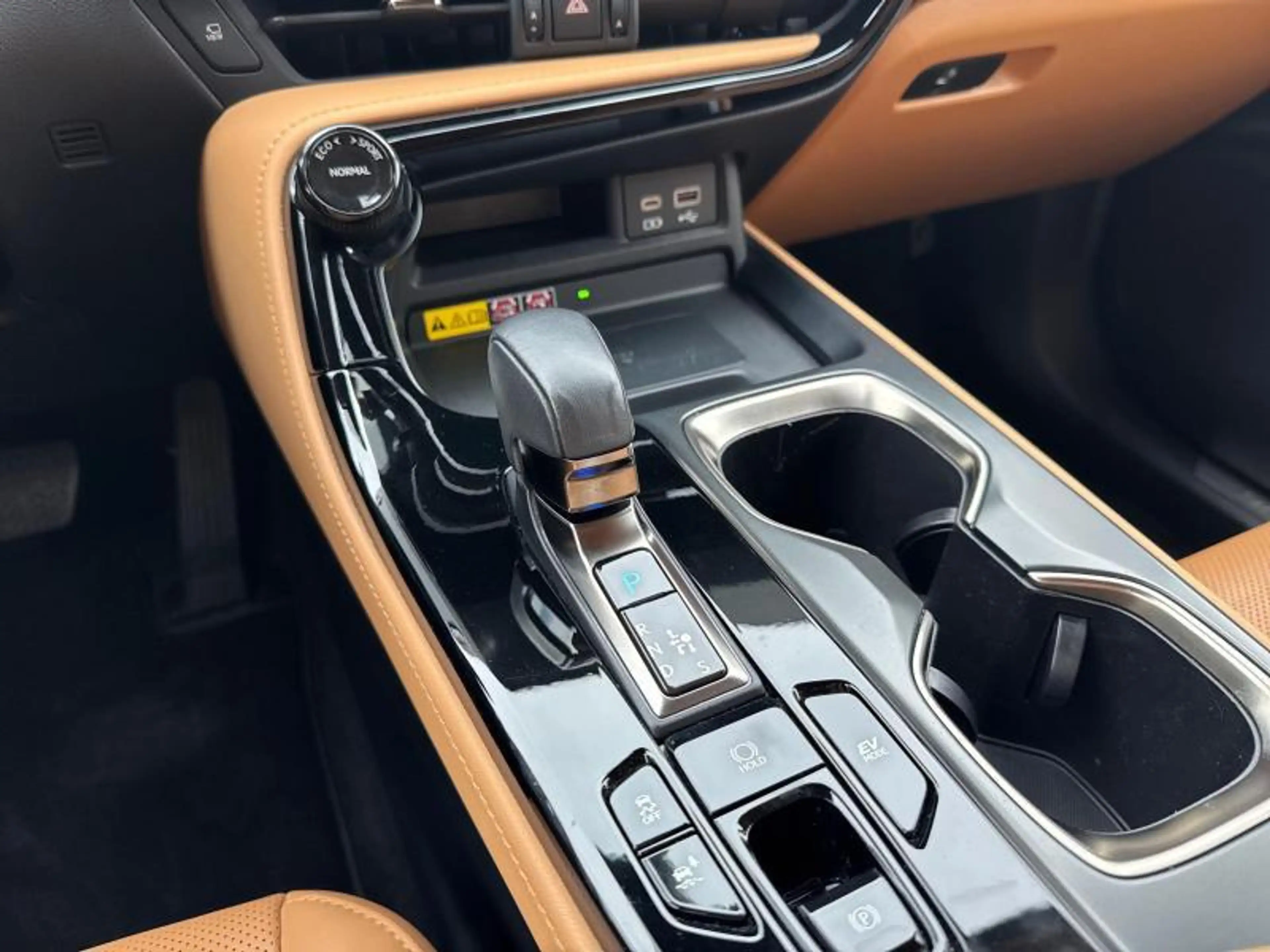 Lexus NX 350h Executive Line — photo 17