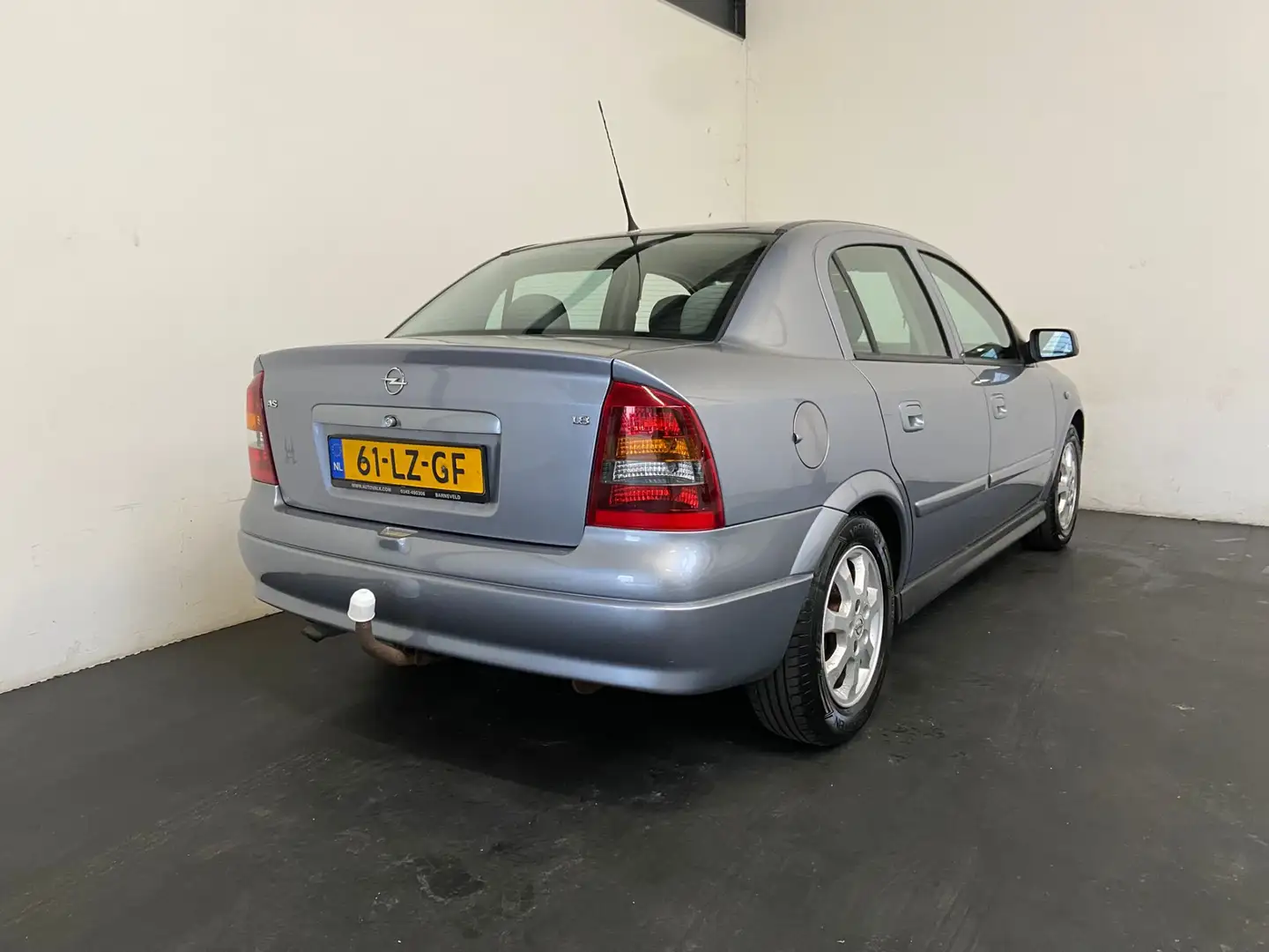 Opel Astra 1.8-16V Njoy. trekhaak. APK 08-2026! Grau - 2