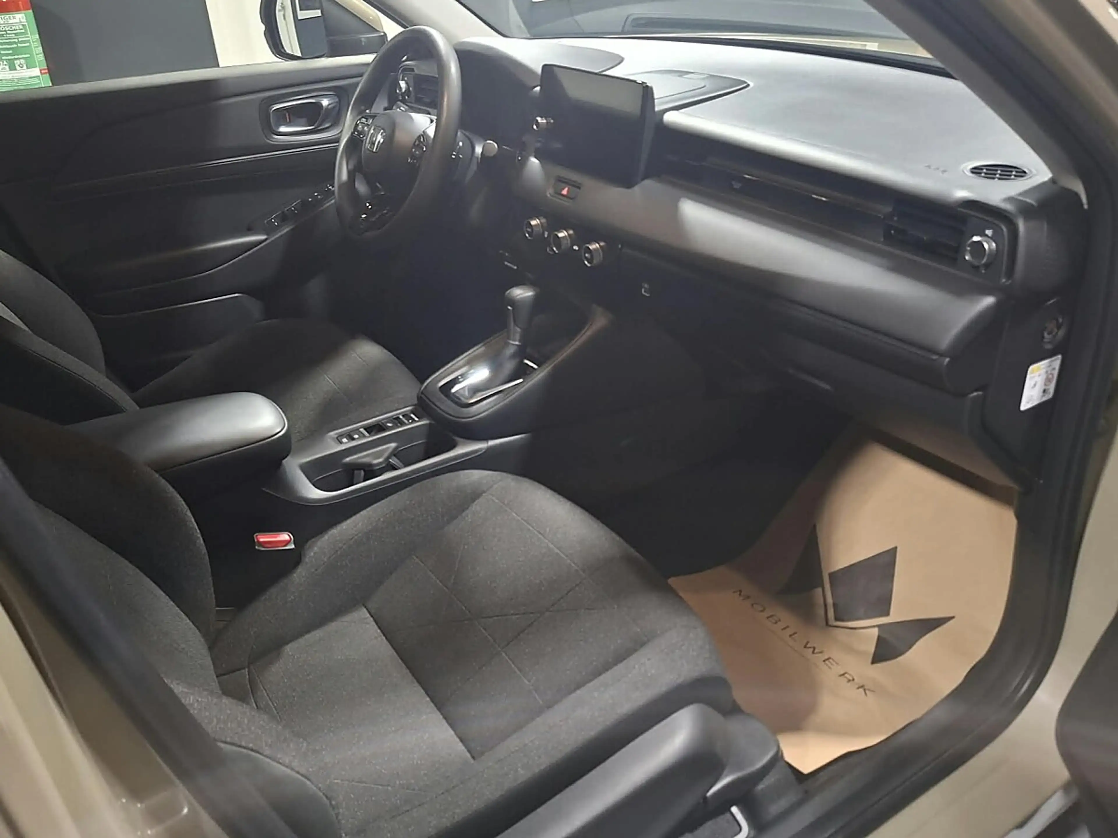 Honda HR-V 1,5 i-MMD Hybrid 2WD Elegance Aut. — photo 6