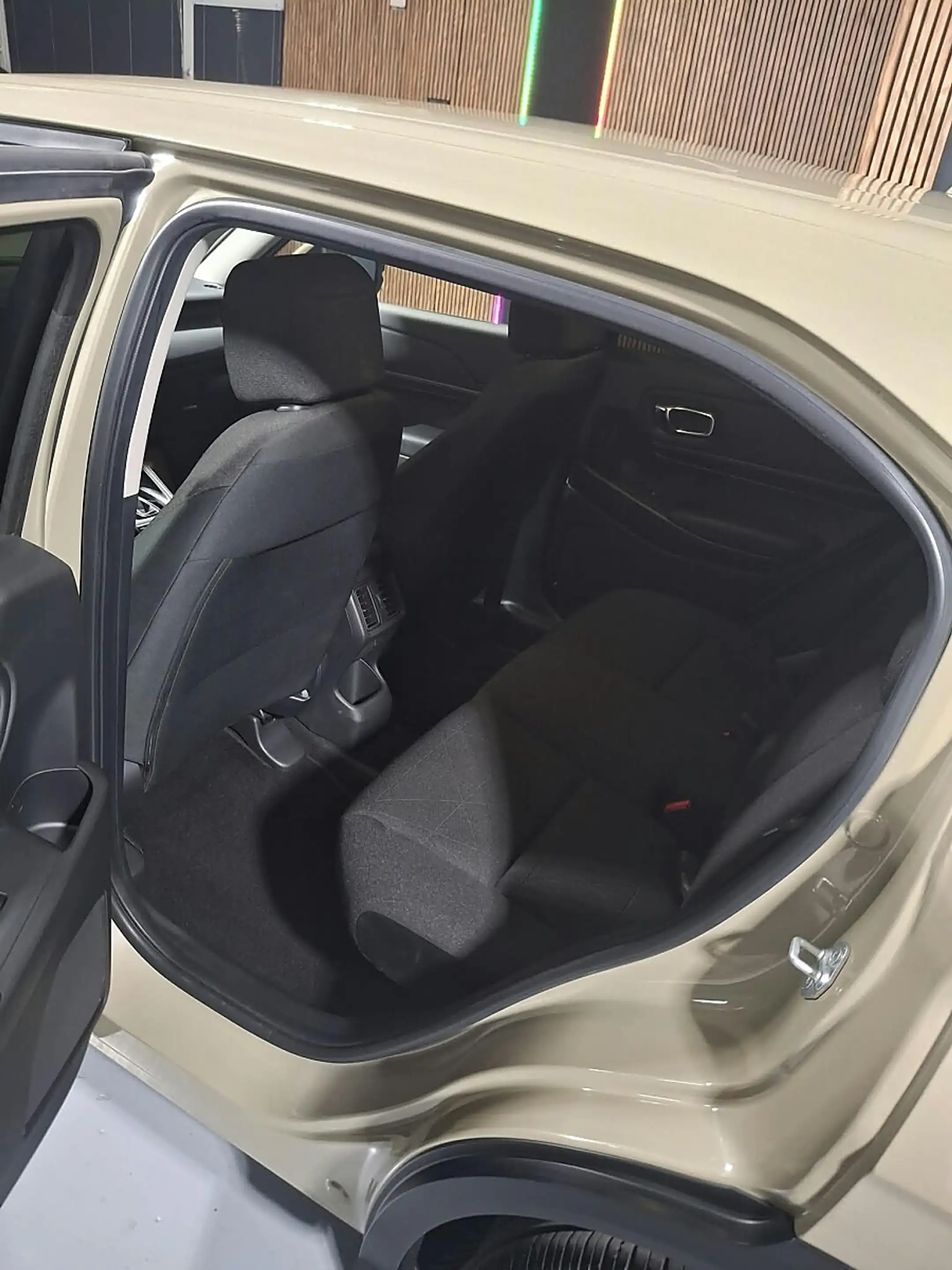 Honda HR-V 1,5 i-MMD Hybrid 2WD Elegance Aut. — photo 5