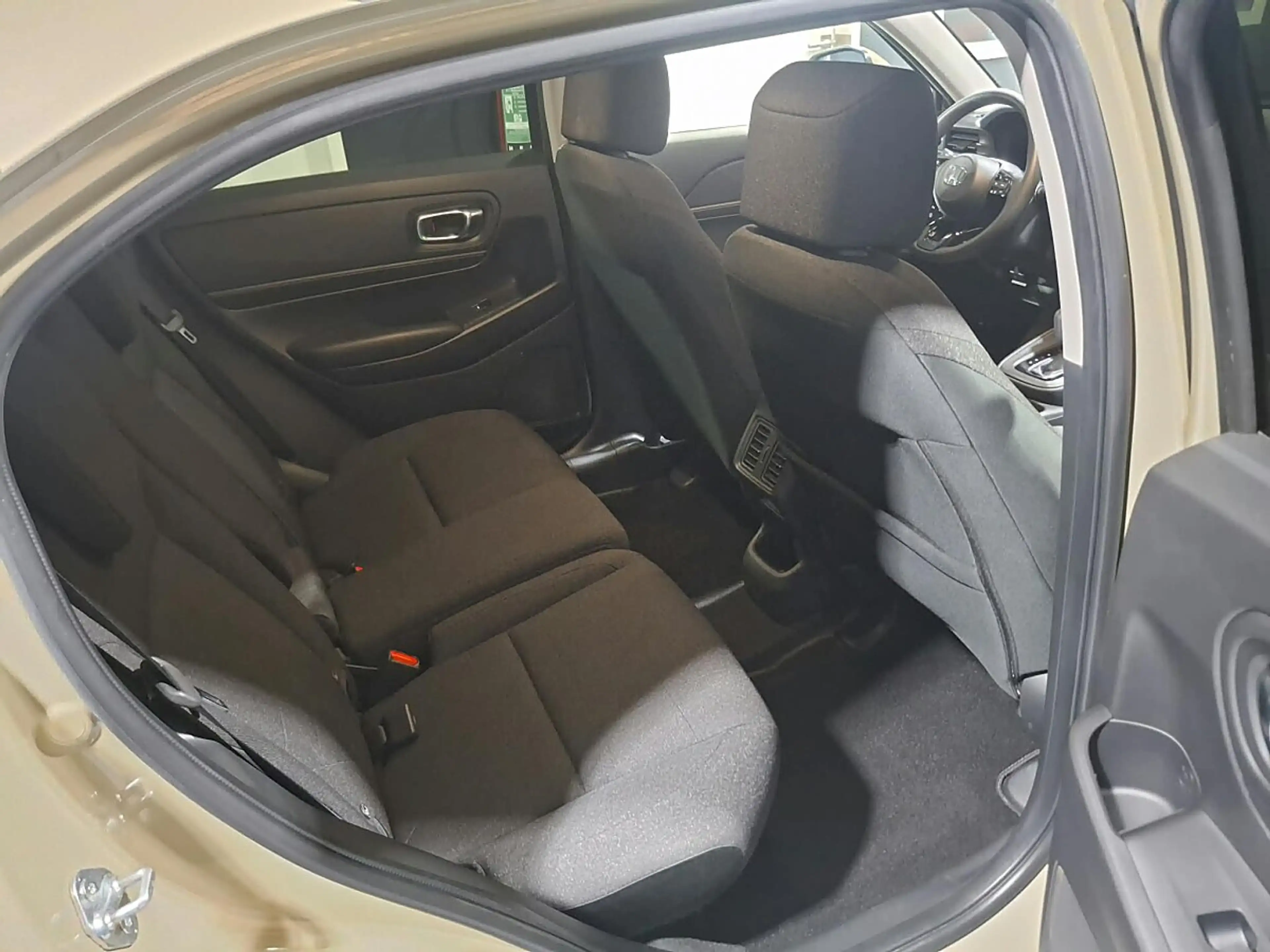Honda HR-V 1,5 i-MMD Hybrid 2WD Elegance Aut. — photo 4
