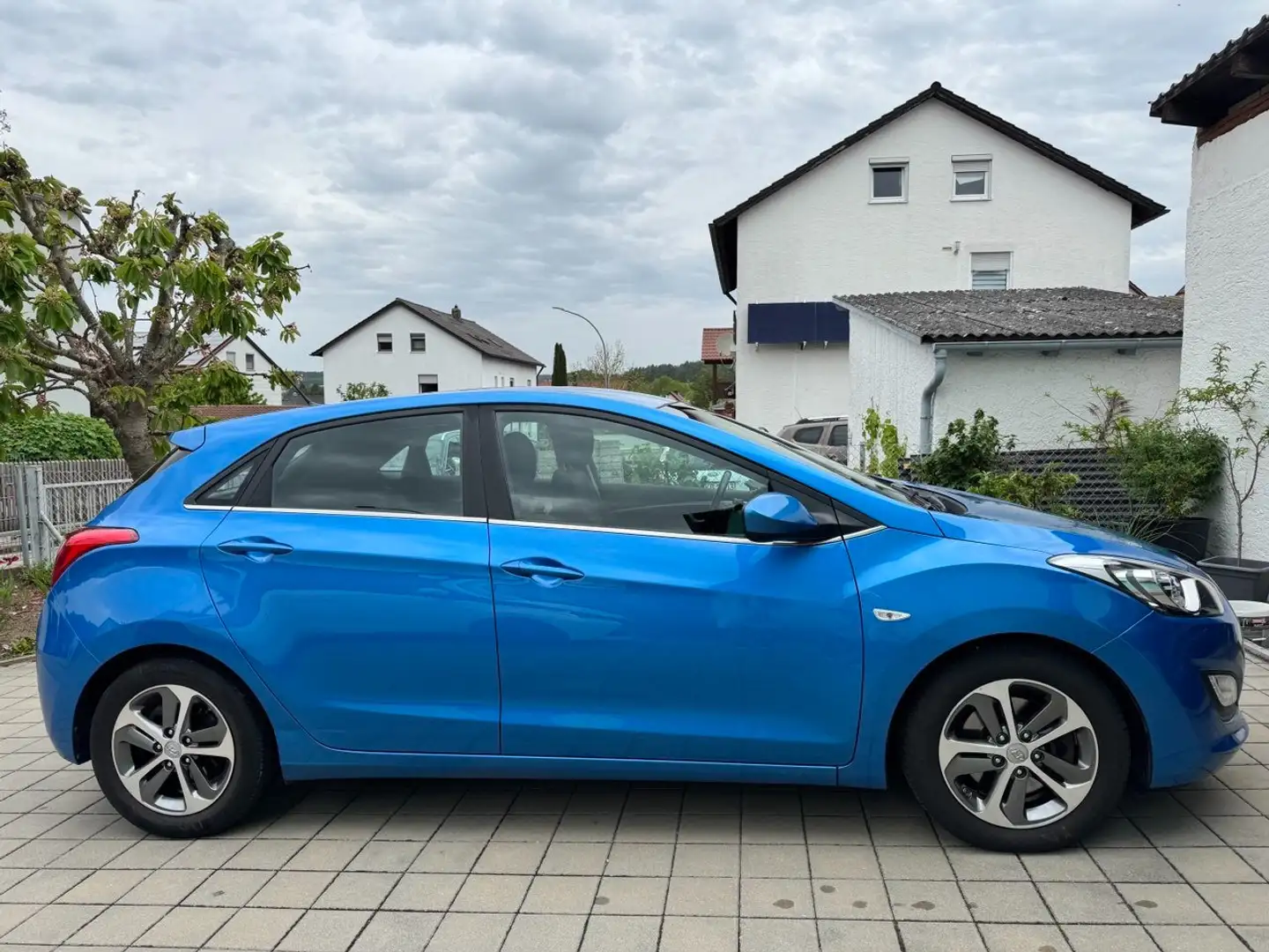 Hyundai i30 i30 blue 1.6 GDI DCT Passion Blau - 2