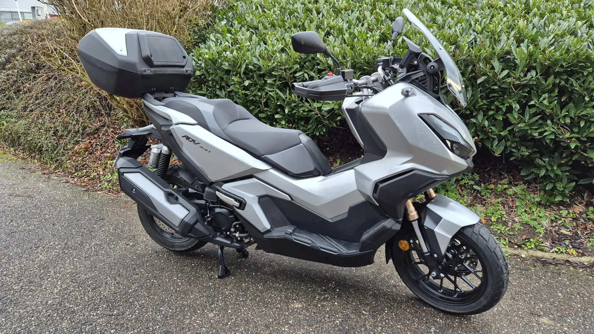 Honda ADV 350 Gris - 1