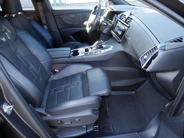 DS Automobiles DS 7 Crossback E-Tense Louvre 4x4 AHK ACC LED