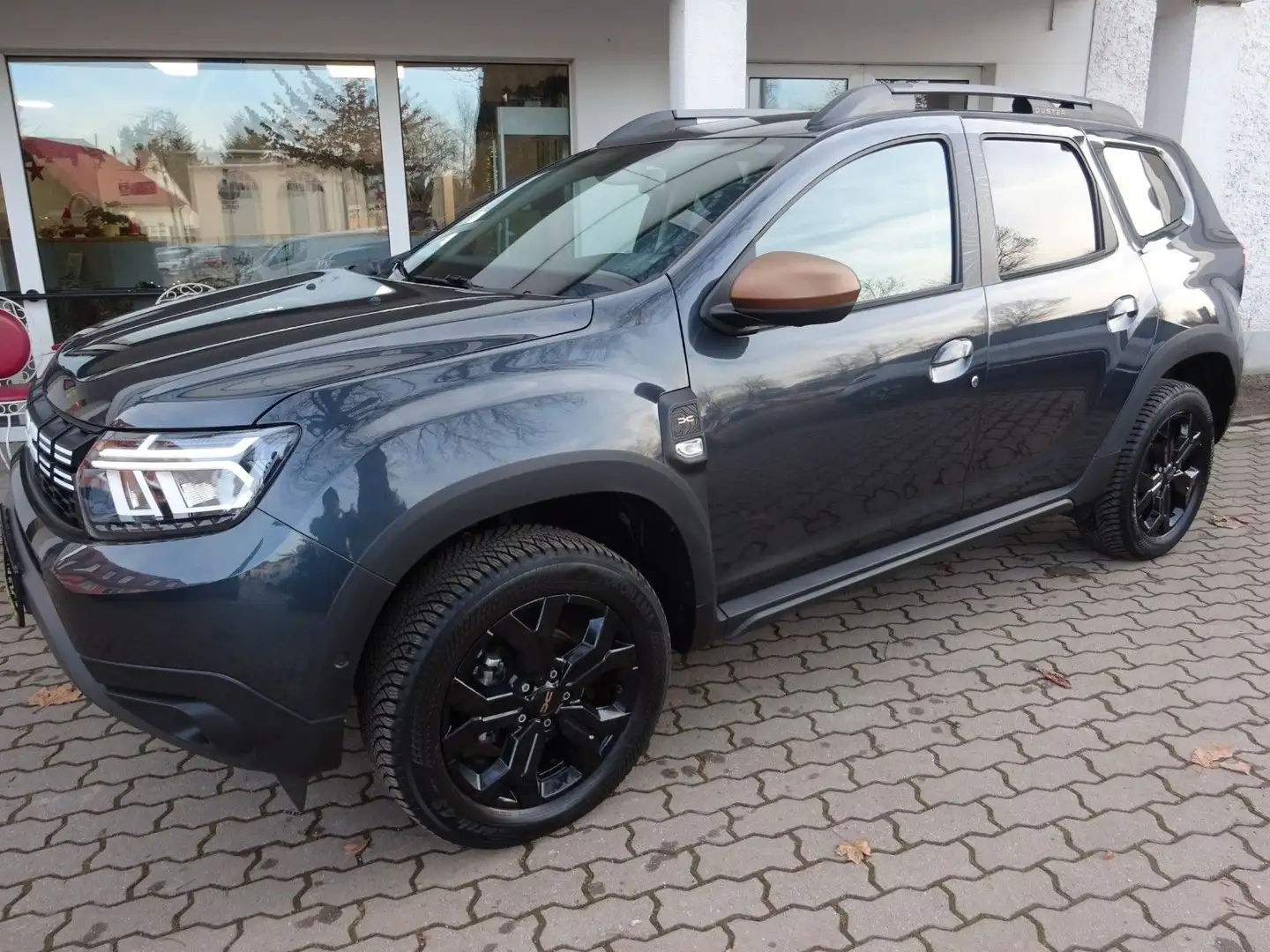 Dacia Duster Extreme TCe150 2WD Mult-View+Navi+SiHZ Grau - 1