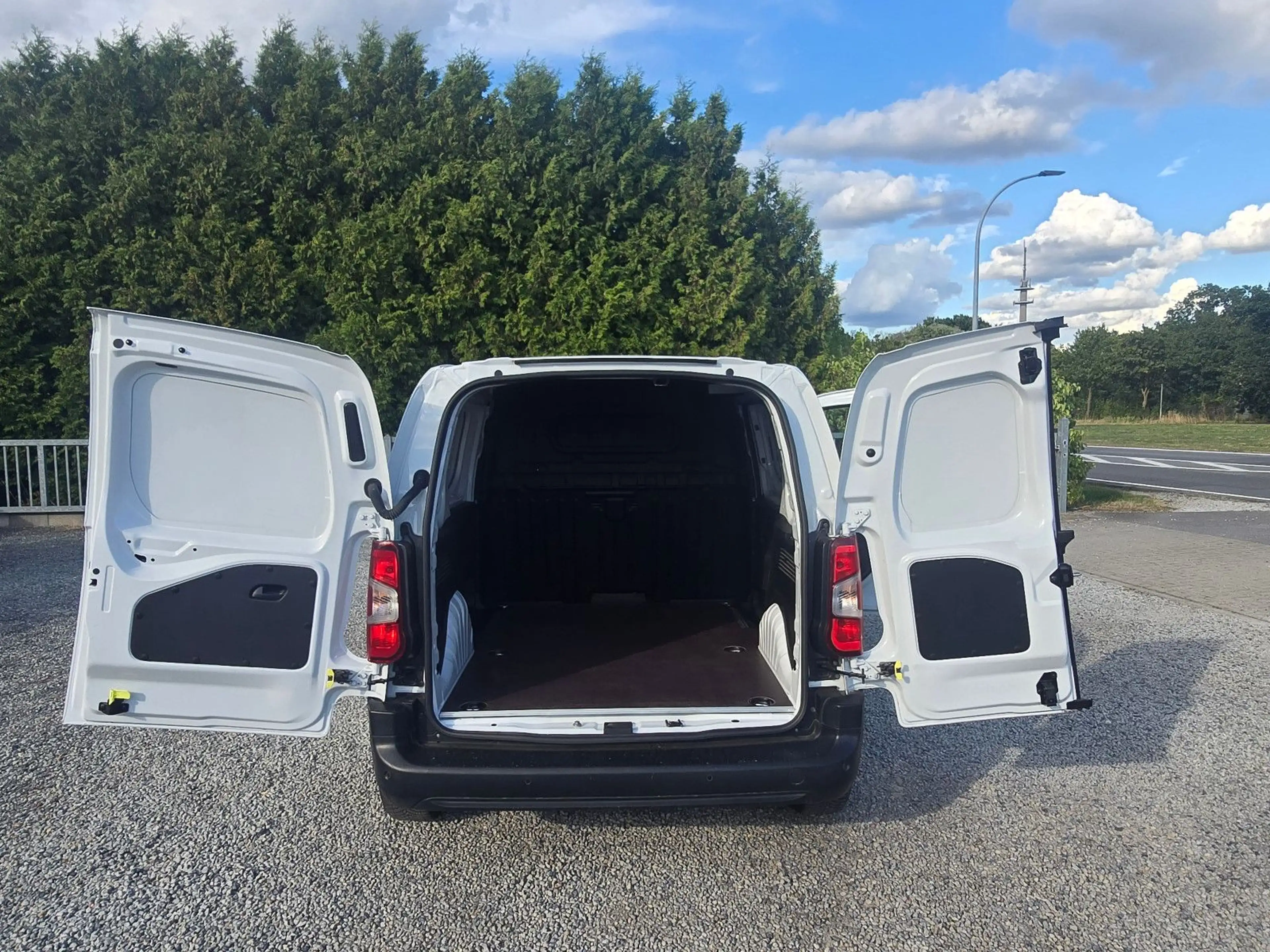 Peugeot Partner Premium L1 — photo 10