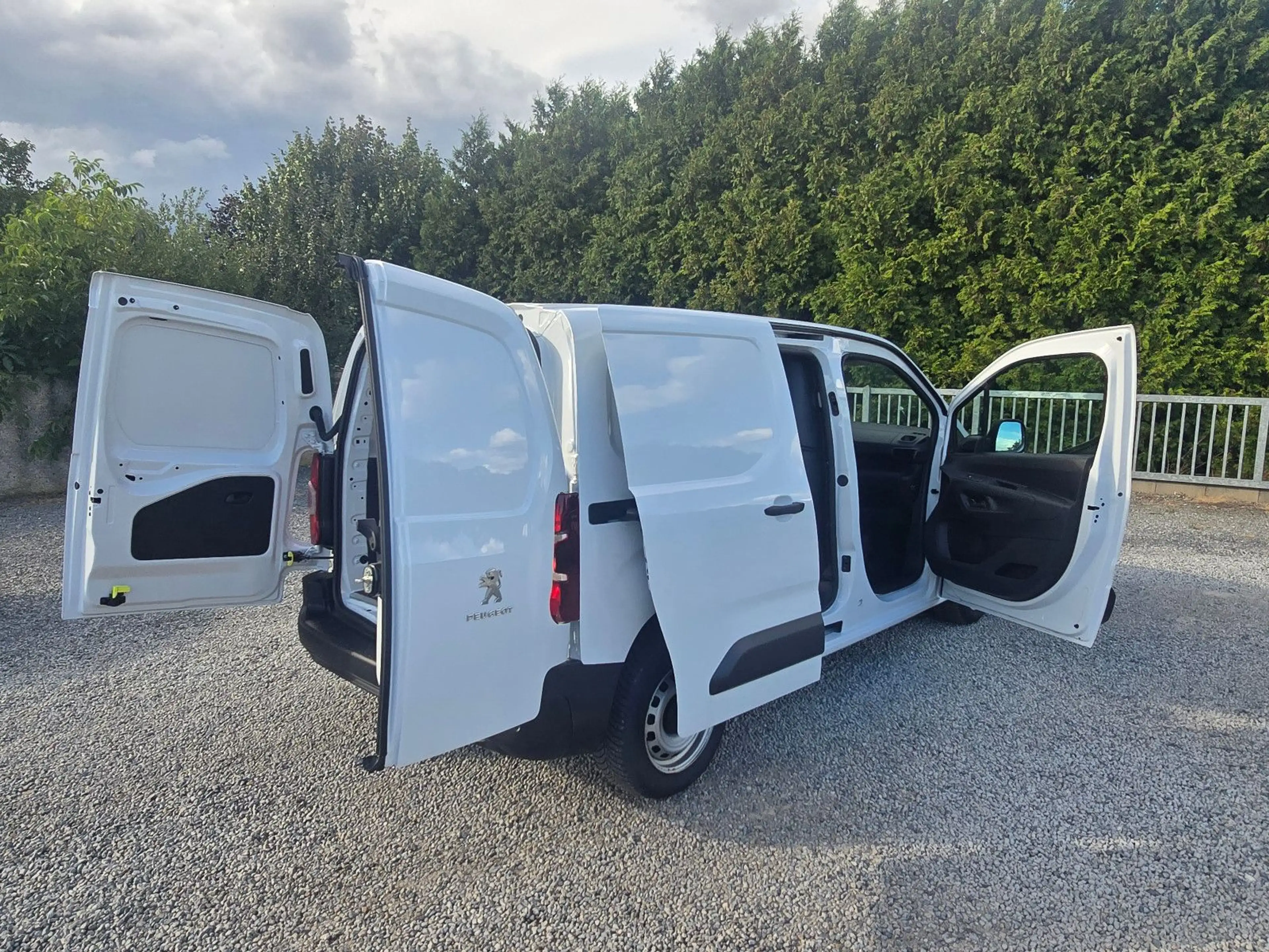 Peugeot Partner Premium L1 — photo 9