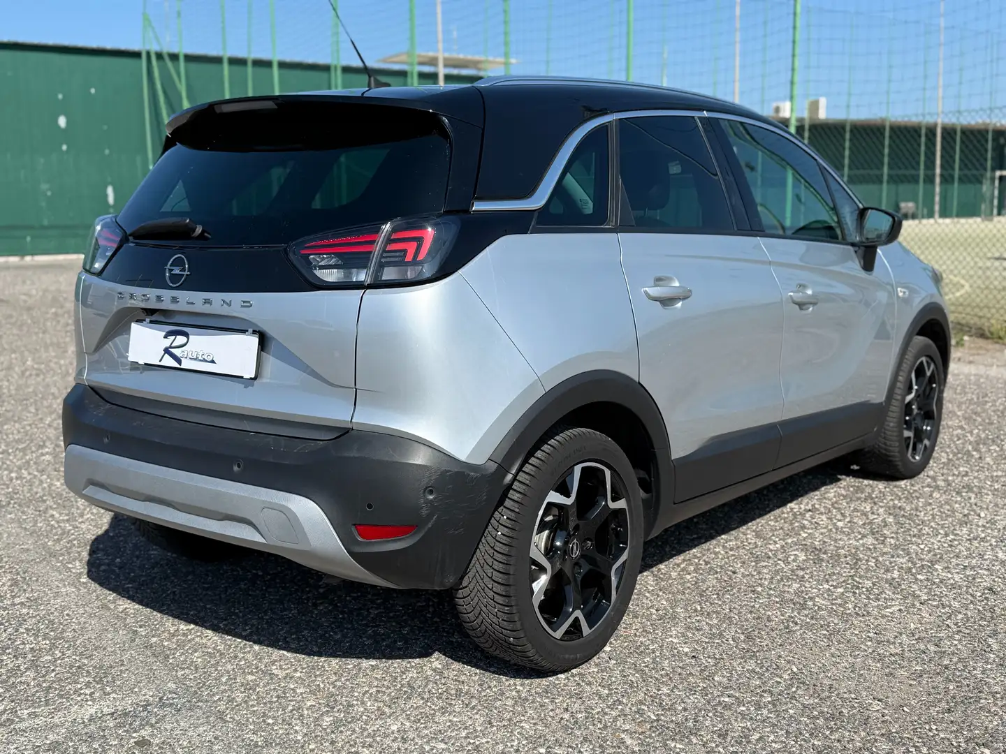 Opel Crossland 1.2 Ultimate Zilver - 2