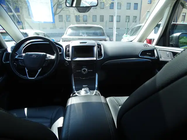 Ford Galaxy view 14