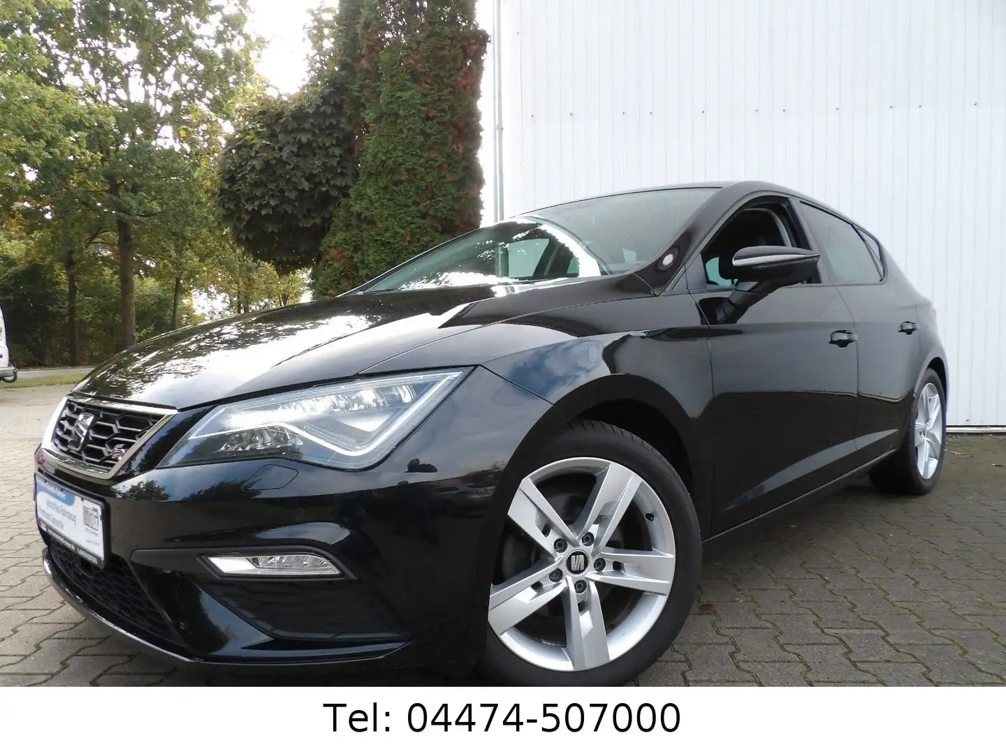 SEAT Leon FR TSI 150PS Navi Kamera LED DAB Schwarz - 1