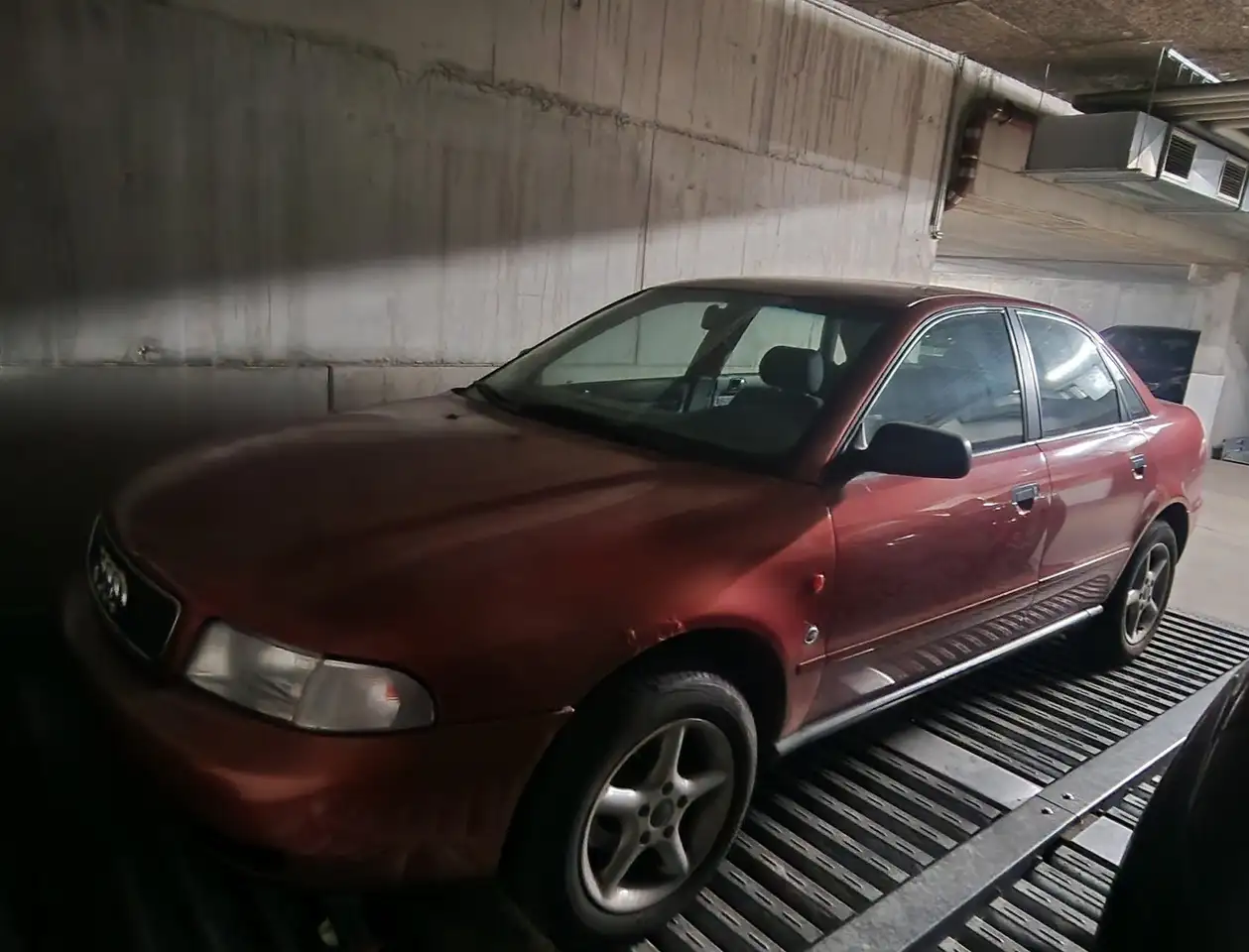 Audi A4 1.6, foto 1