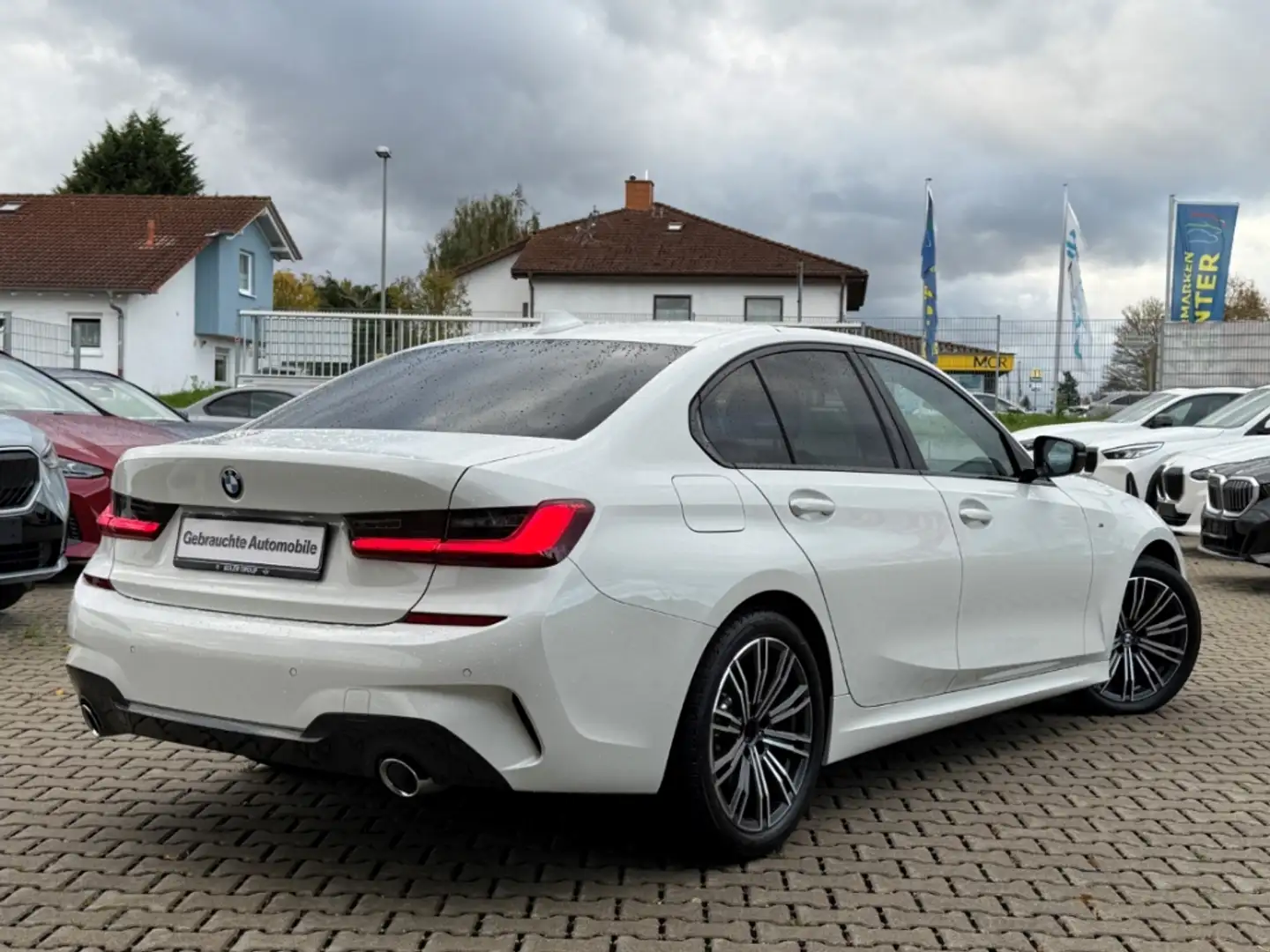 BMW 330 i A Limousine M Sport Navi PDC Hifi LED 3-Z-Klimaa Weiß - 2