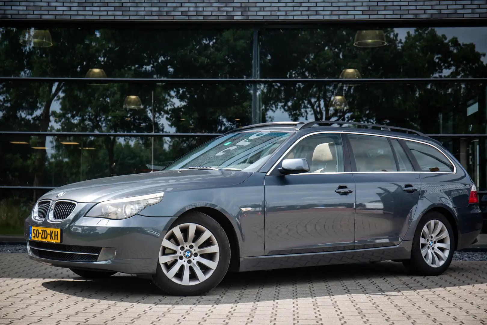 BMW 525 5-serie Touring 525d Business Line , Pano, Comfort Grijs - 2