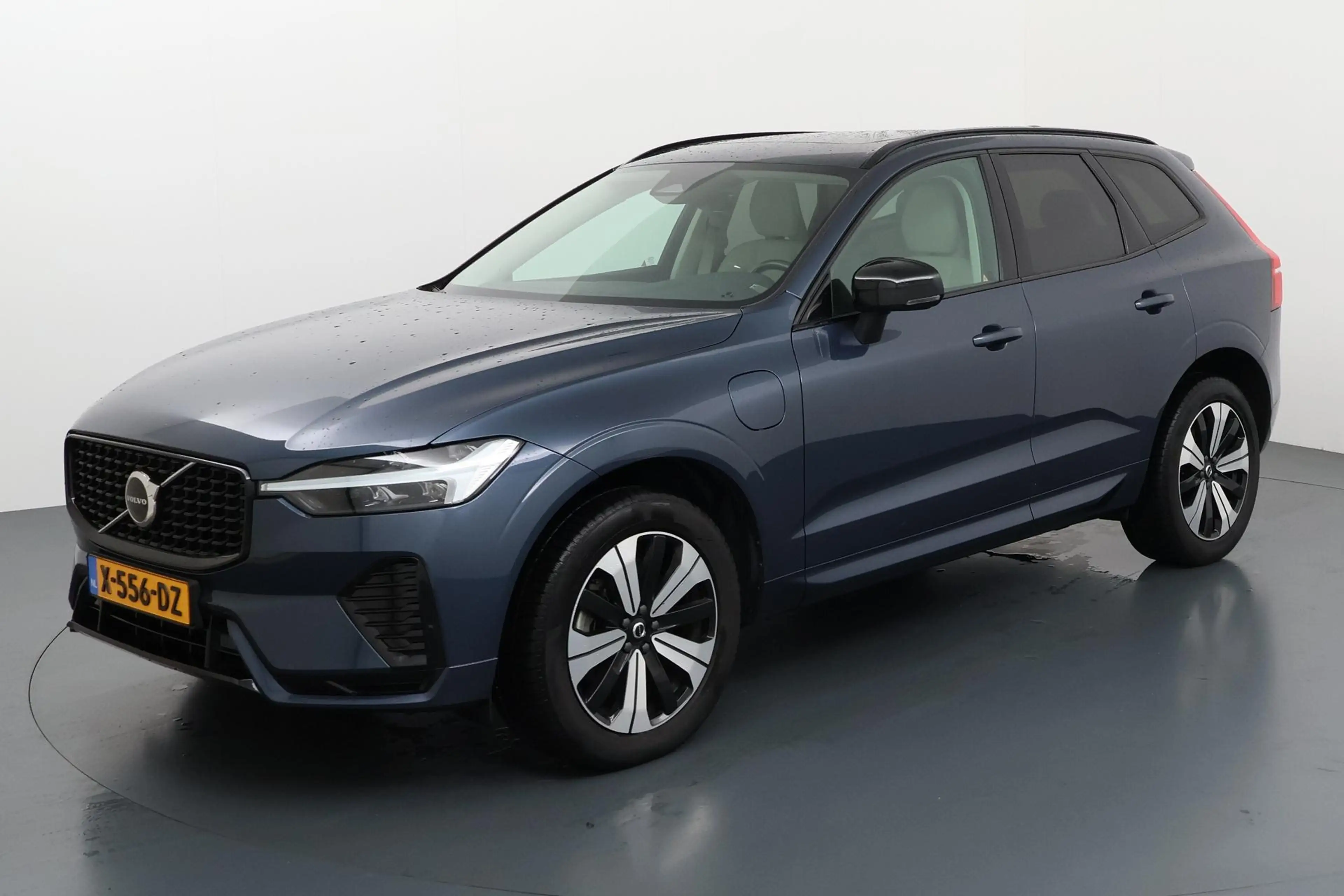 Volvo XC60 2.0 T6 Plug-in hybrid AWD Plus Dark | Adaptieve Cr — photo 2
