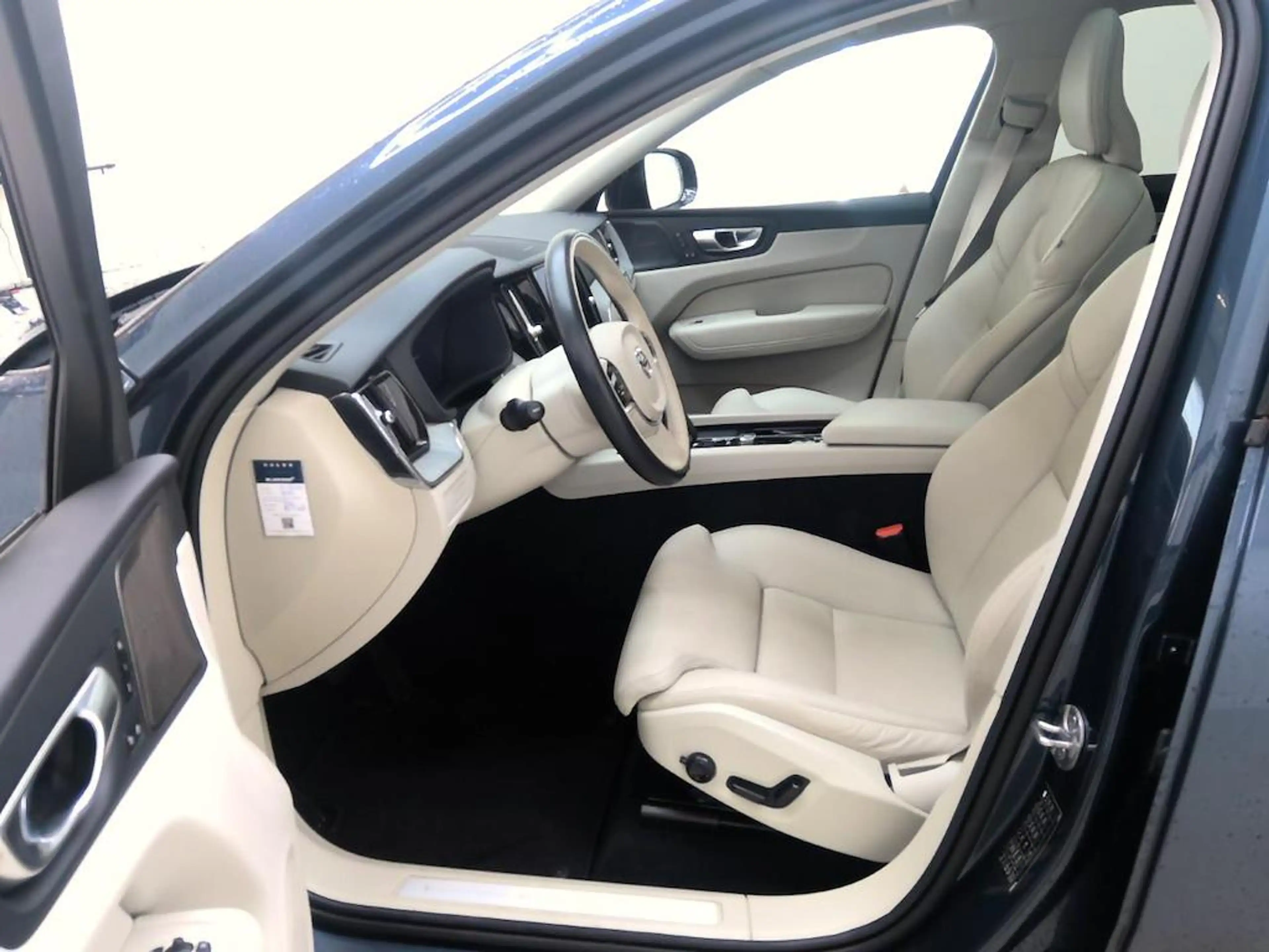 Volvo XC60 2.0 T6 Plug-in hybrid AWD Plus Dark | Adaptieve Cr — photo 5